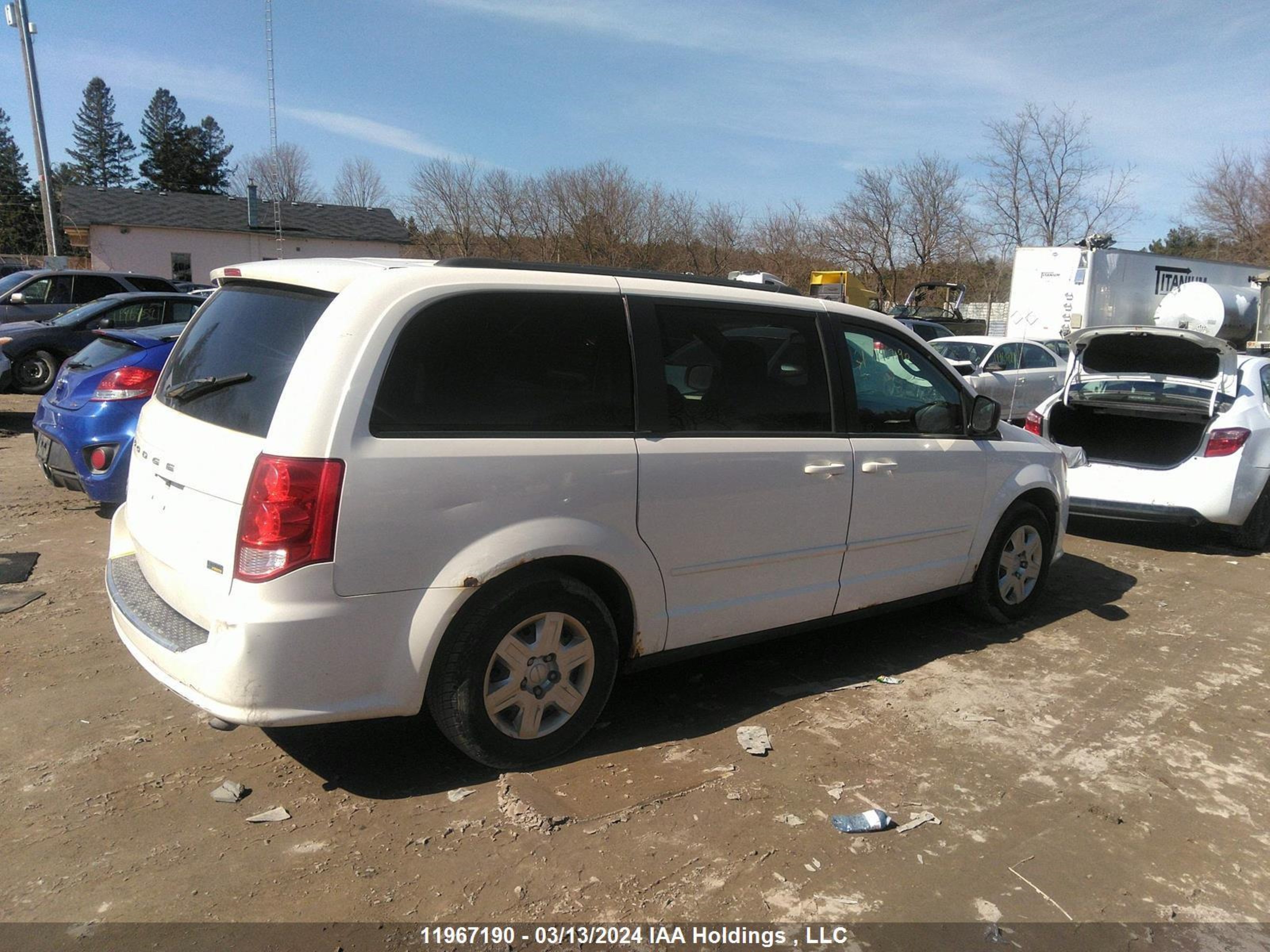 Photo 3 VIN: 2C4RDGBGXCR102611 - DODGE CARAVAN 