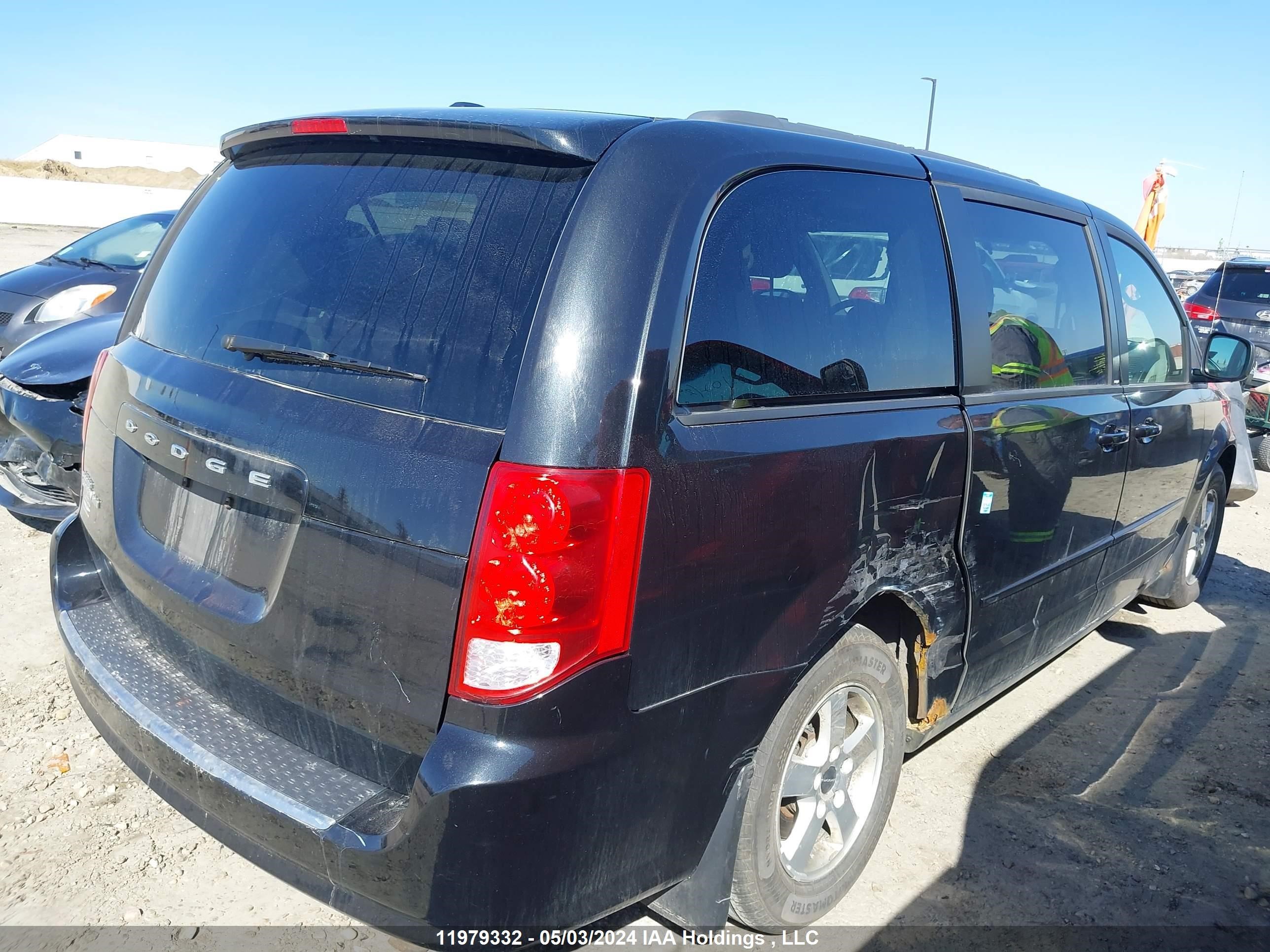 Photo 3 VIN: 2C4RDGBGXCR417067 - DODGE CARAVAN 