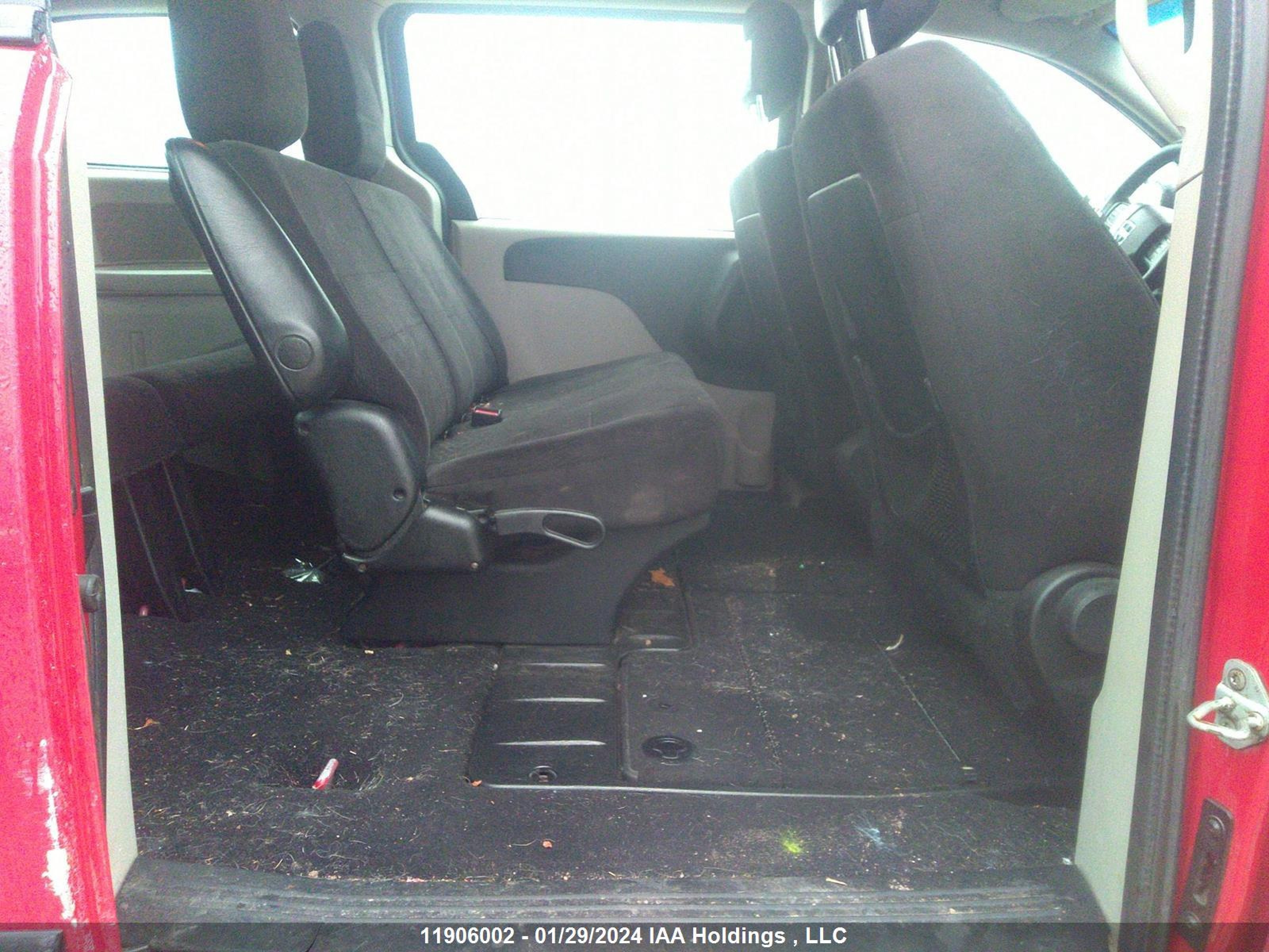 Photo 7 VIN: 2C4RDGBGXDR568511 - DODGE CARAVAN 