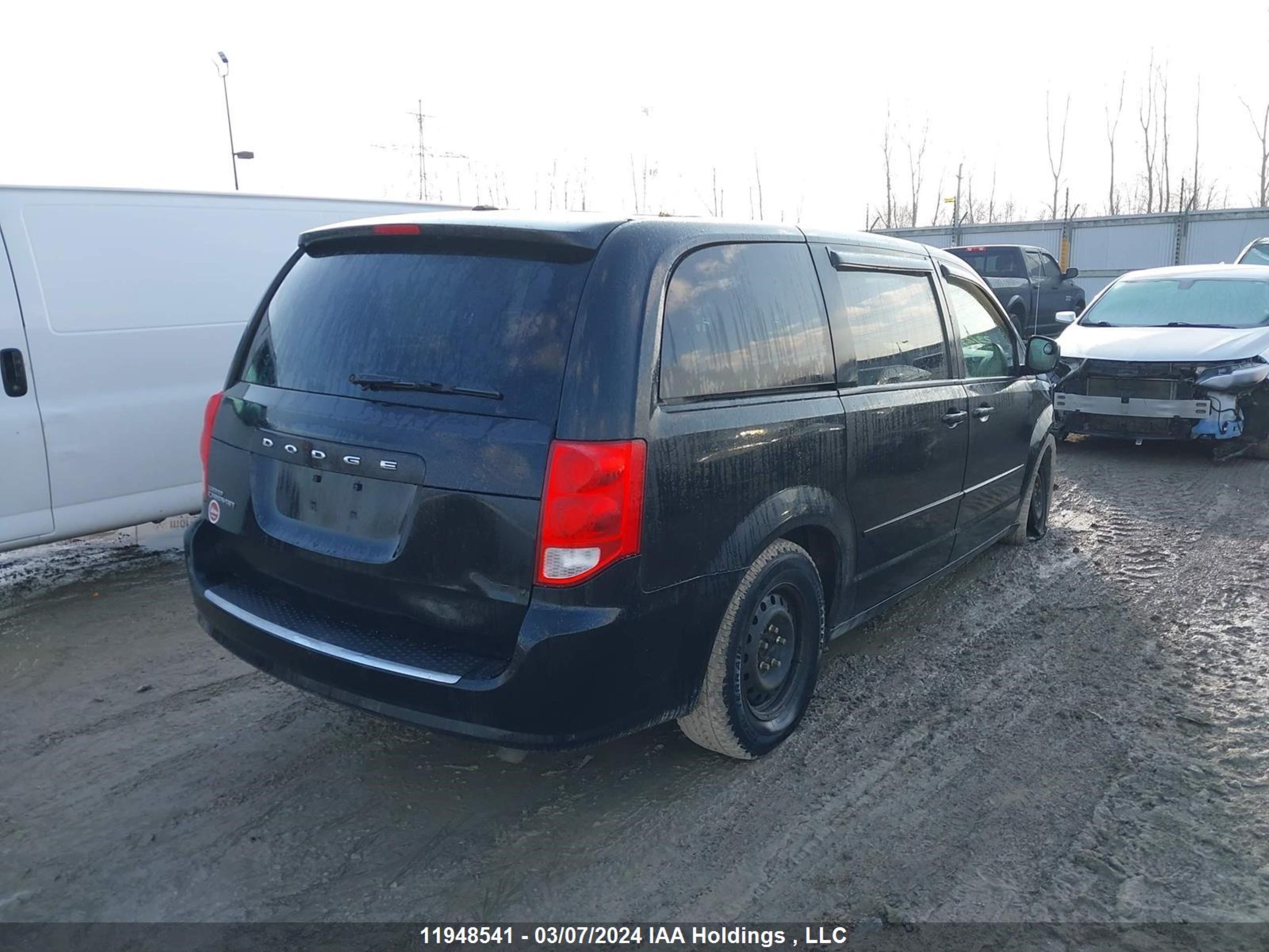 Photo 3 VIN: 2C4RDGBGXDR568685 - DODGE CARAVAN 