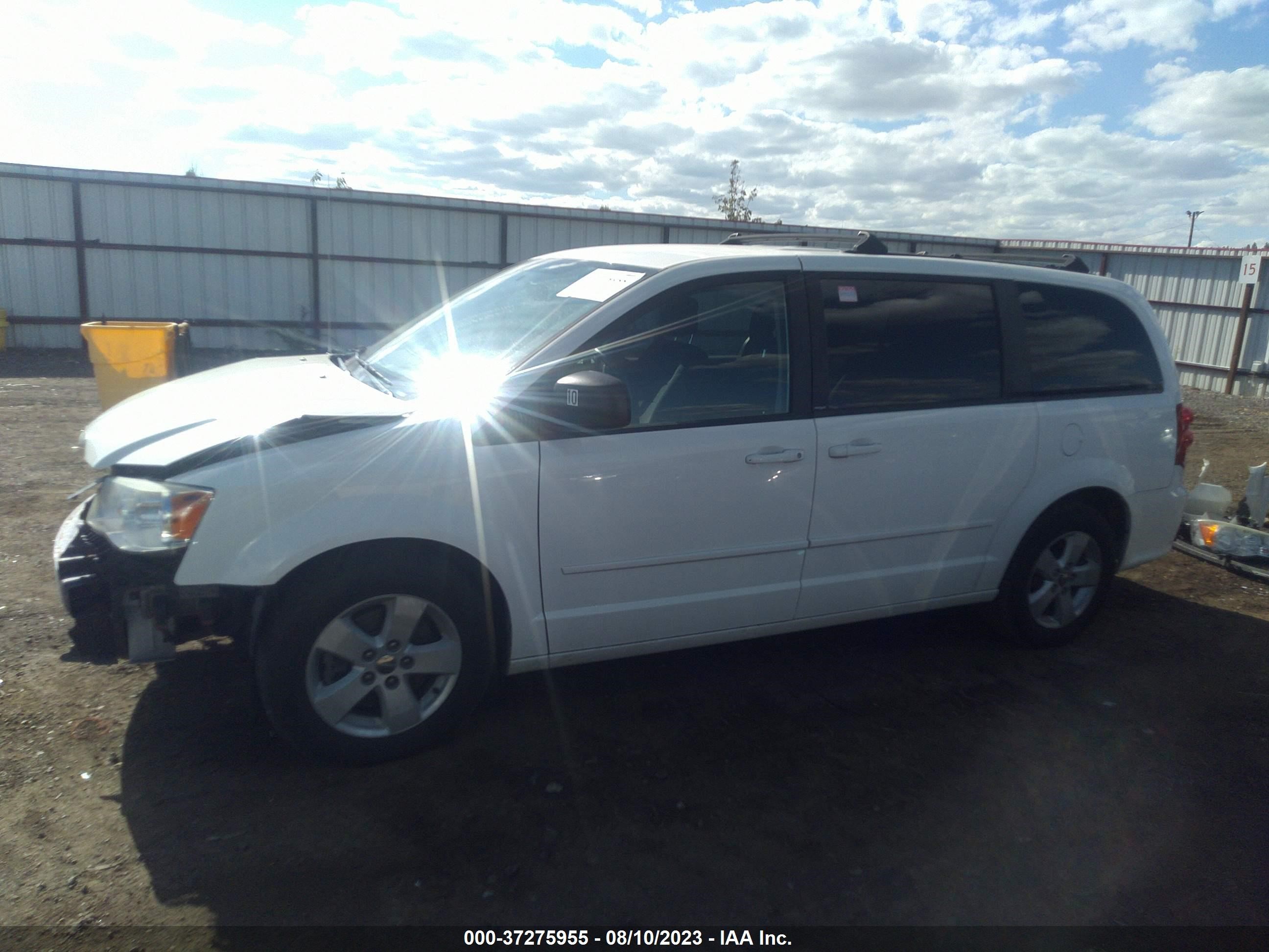 Photo 14 VIN: 2C4RDGBGXDR629548 - DODGE CARAVAN 