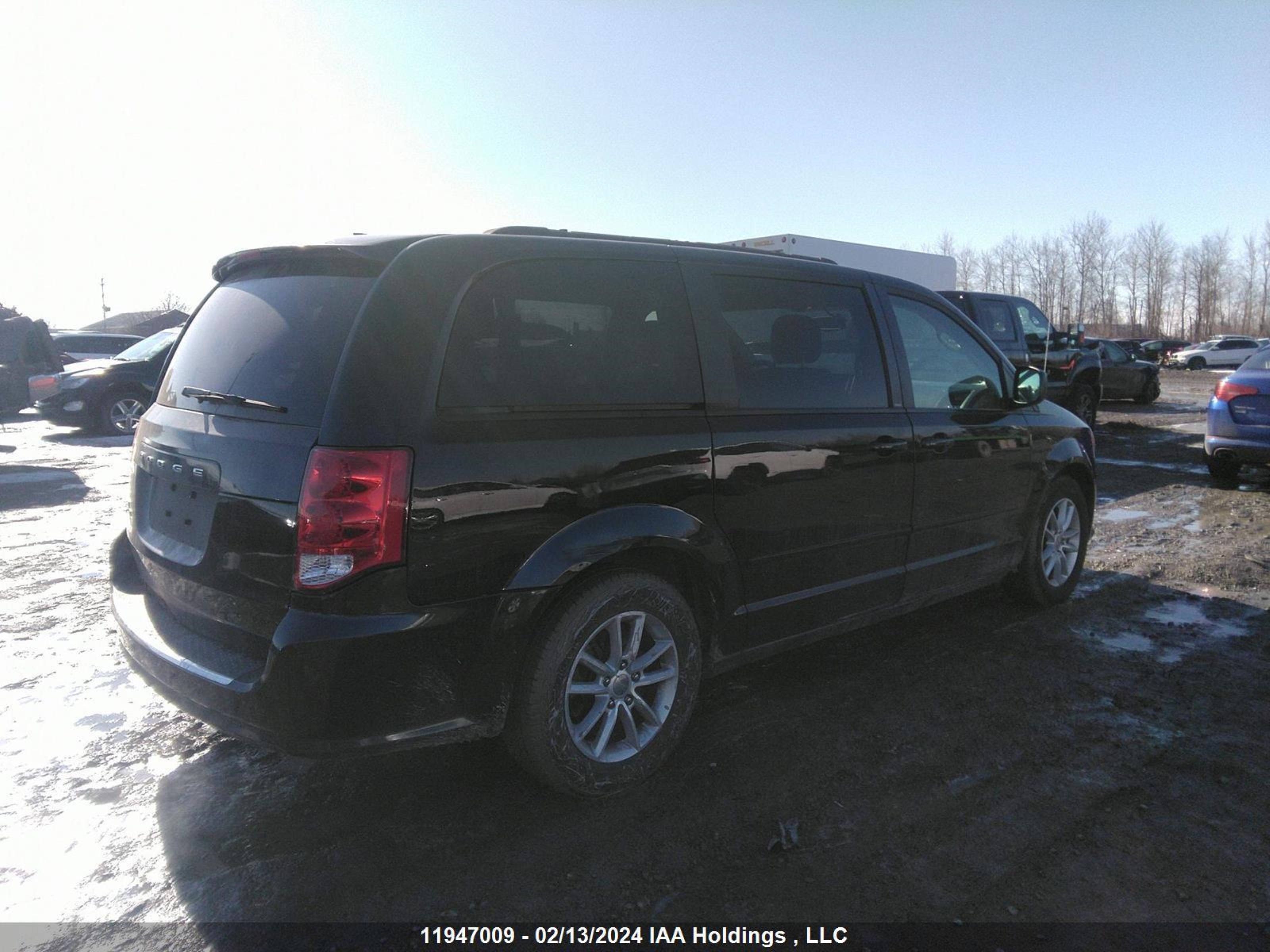 Photo 3 VIN: 2C4RDGBGXDR679382 - DODGE CARAVAN 