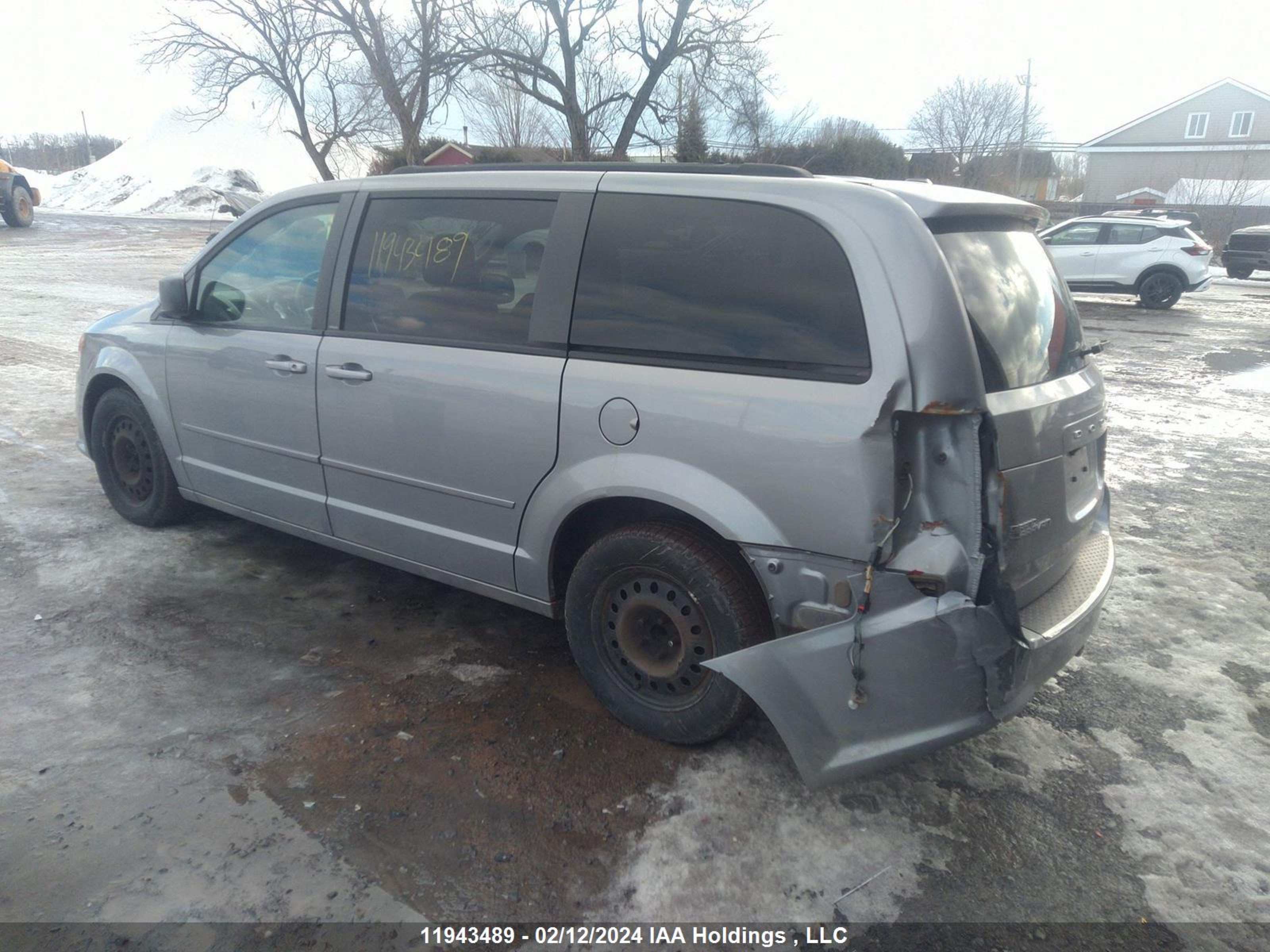 Photo 2 VIN: 2C4RDGBGXDR697915 - DODGE CARAVAN 