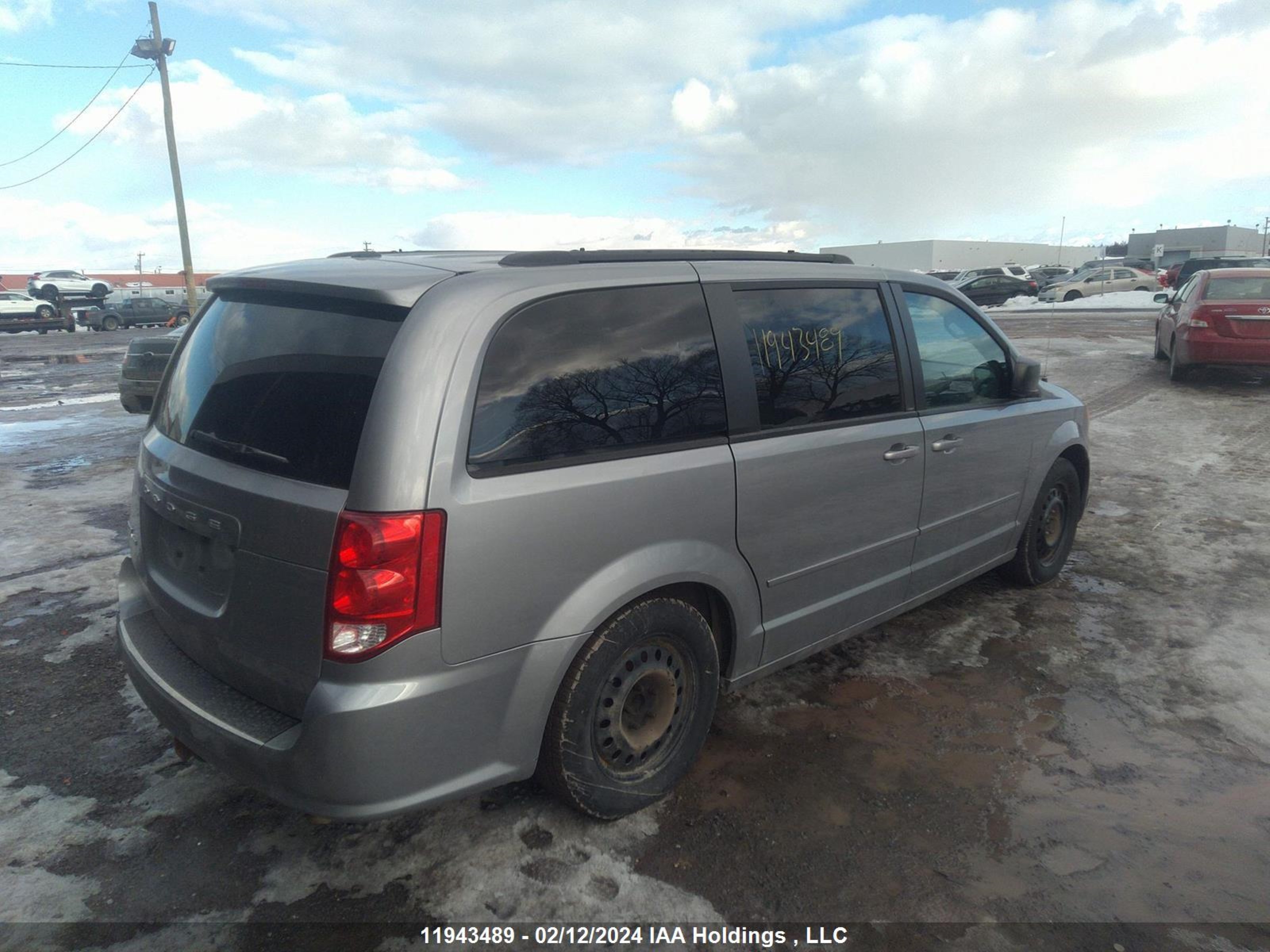 Photo 3 VIN: 2C4RDGBGXDR697915 - DODGE CARAVAN 