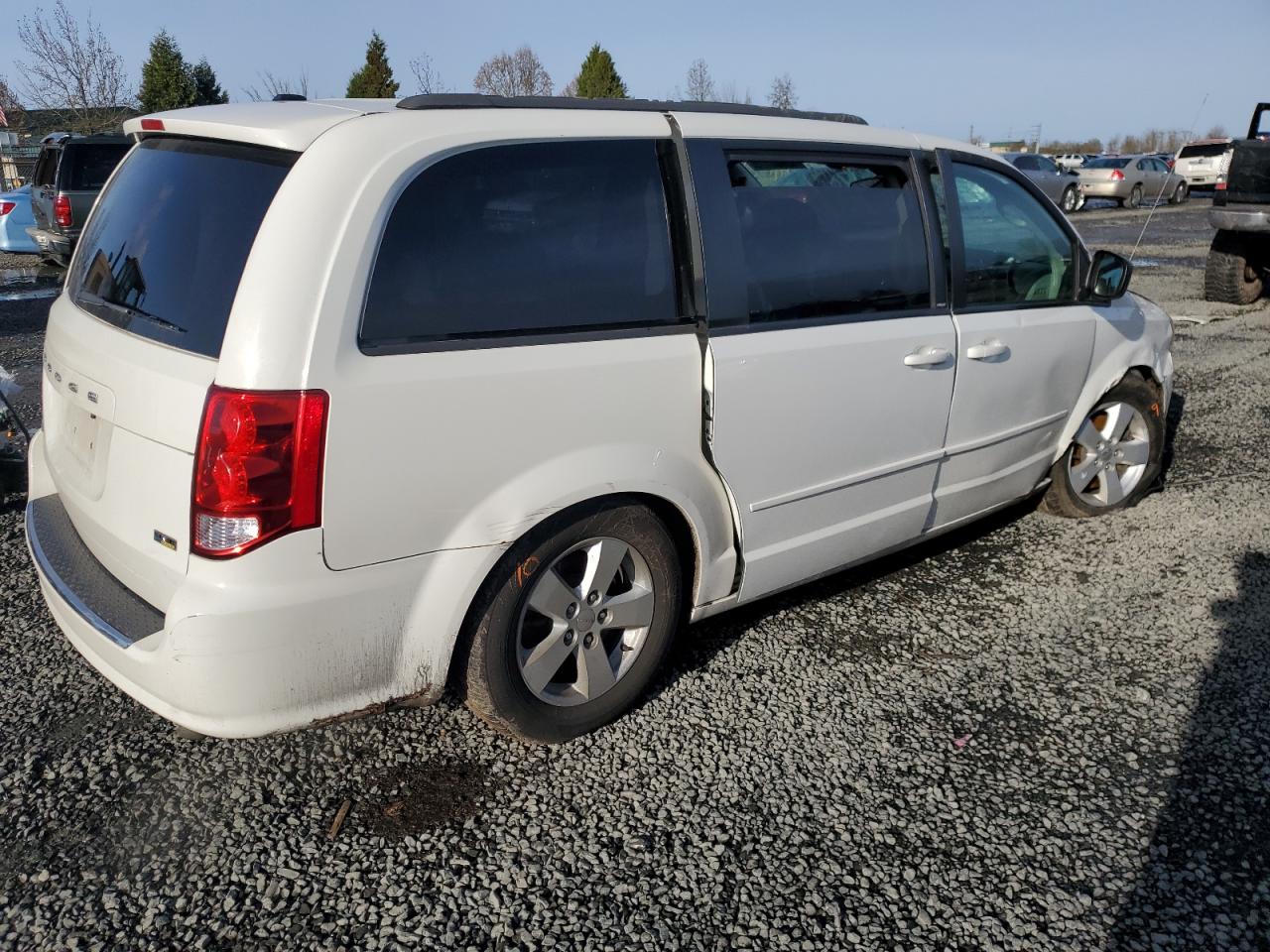 Photo 2 VIN: 2C4RDGBGXDR724420 - DODGE CARAVAN 