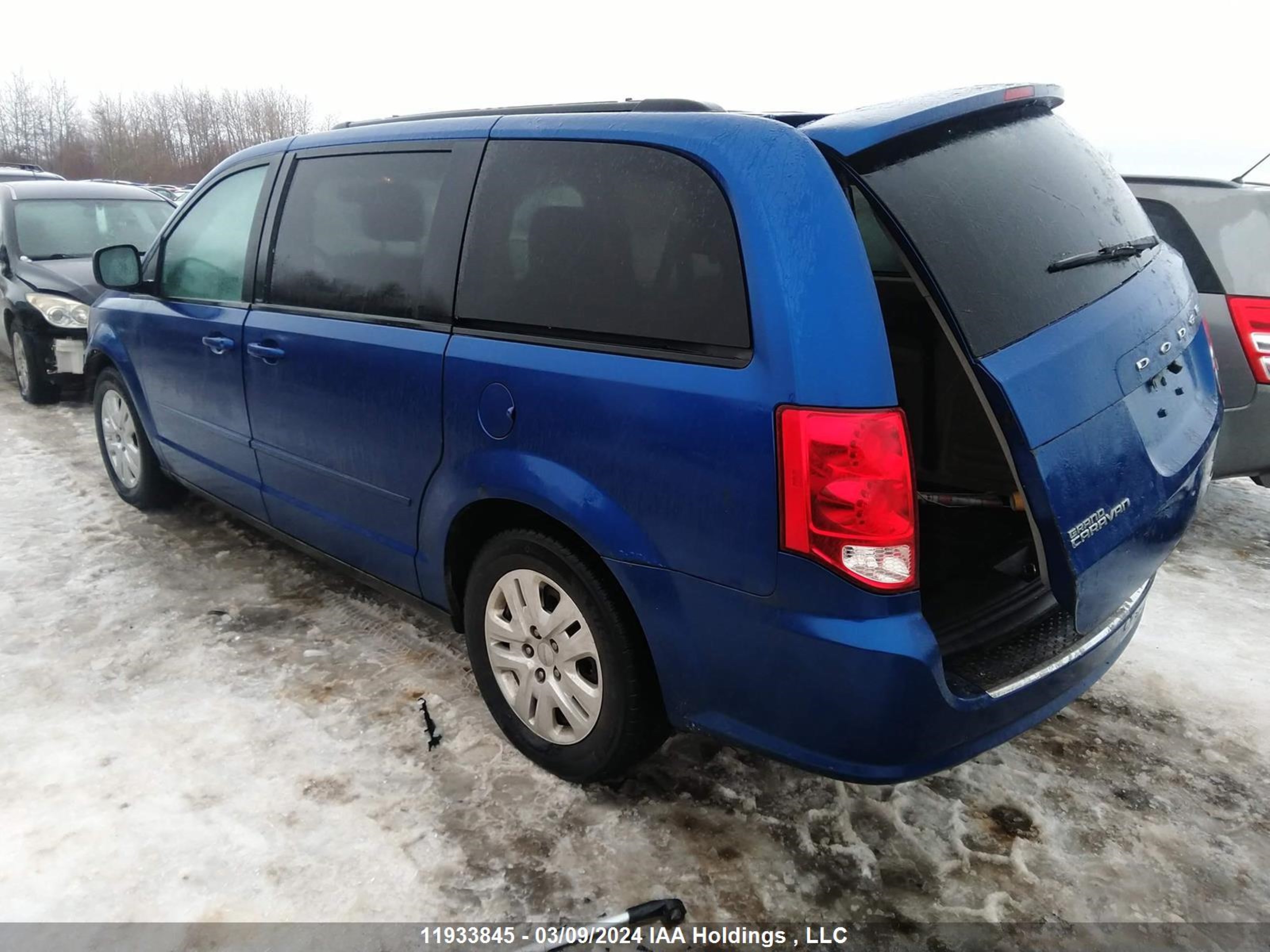 Photo 2 VIN: 2C4RDGBGXDR727530 - DODGE CARAVAN 