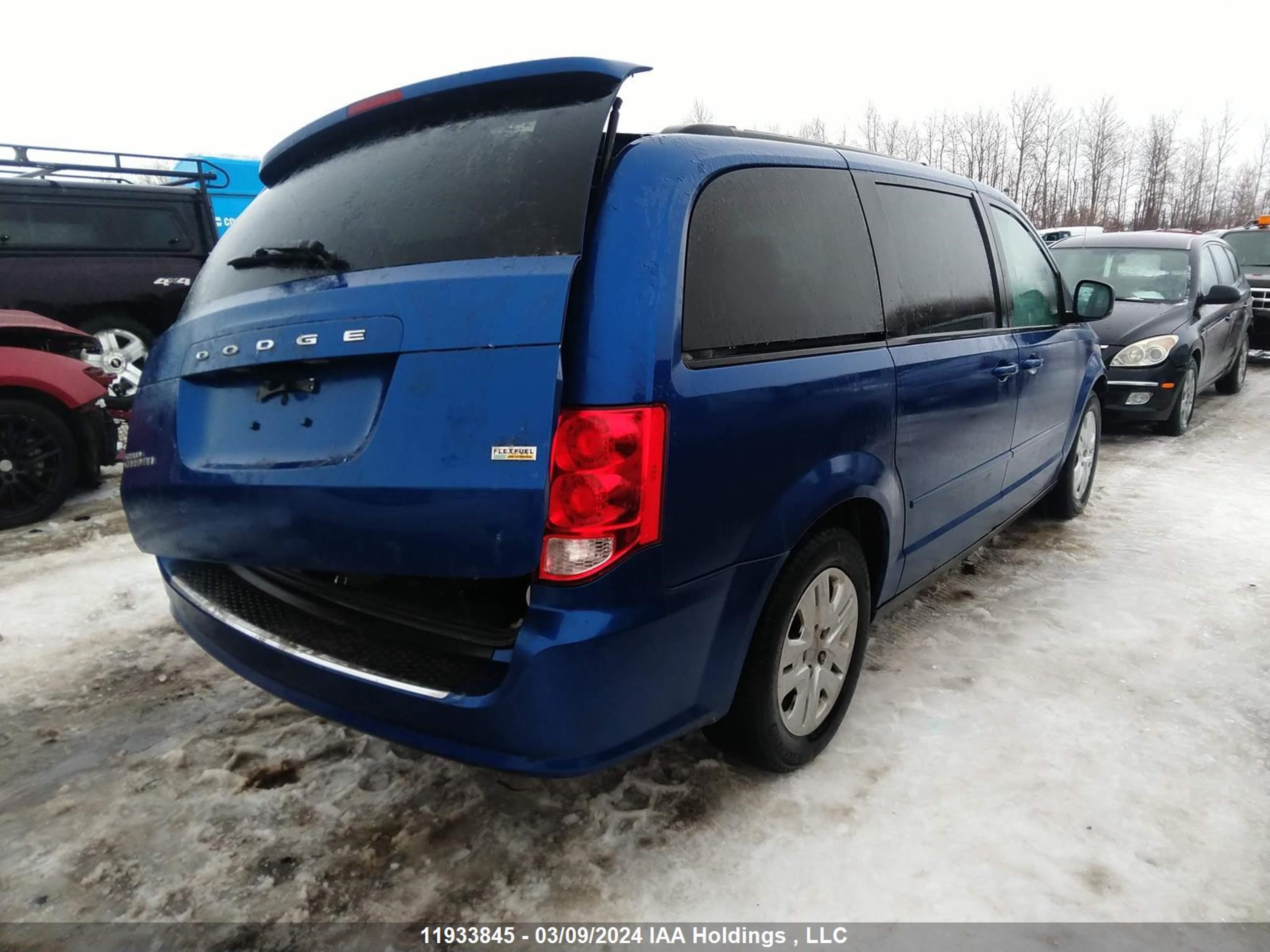 Photo 3 VIN: 2C4RDGBGXDR727530 - DODGE CARAVAN 