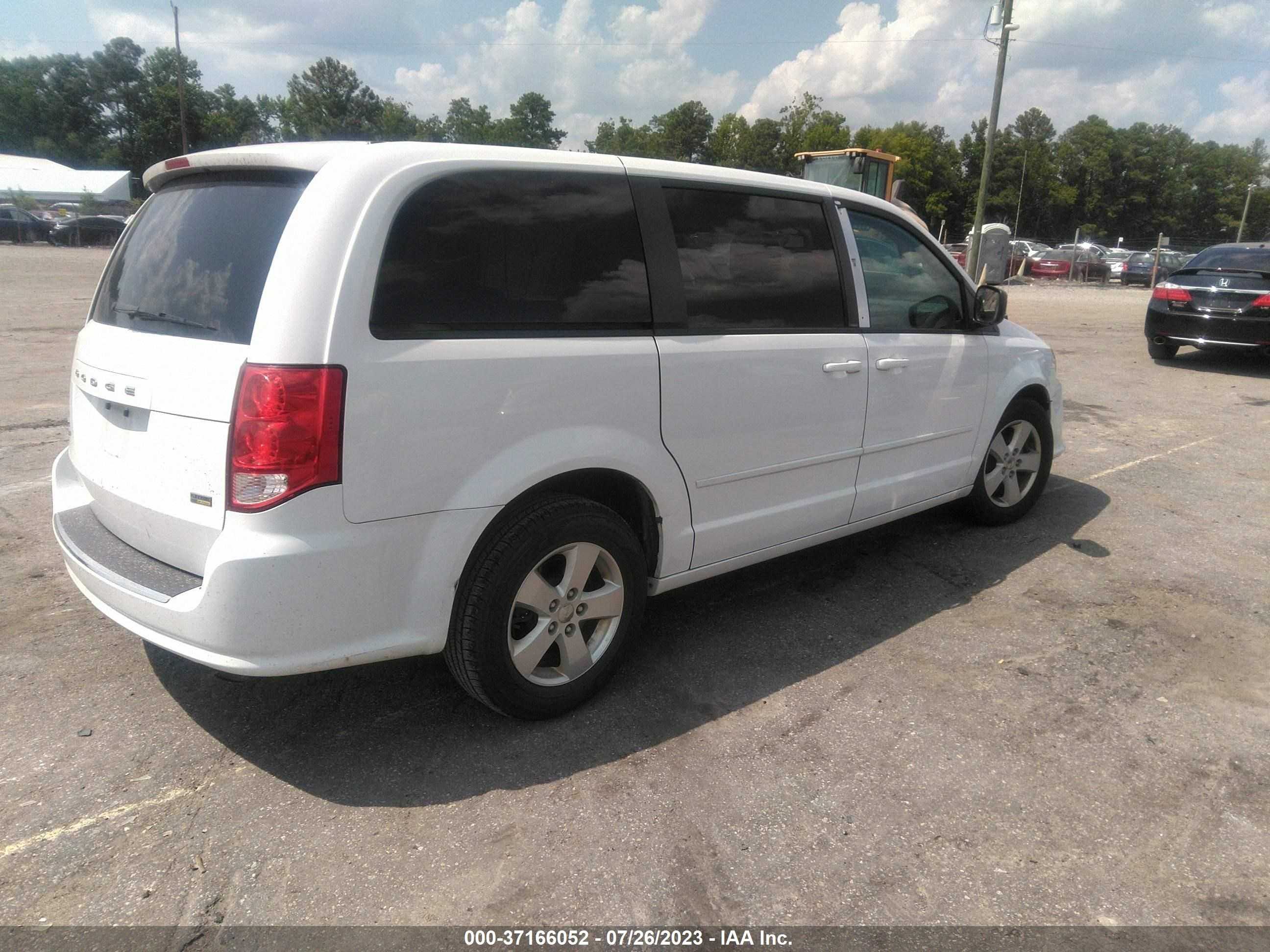 Photo 3 VIN: 2C4RDGBGXDR811704 - DODGE CARAVAN 