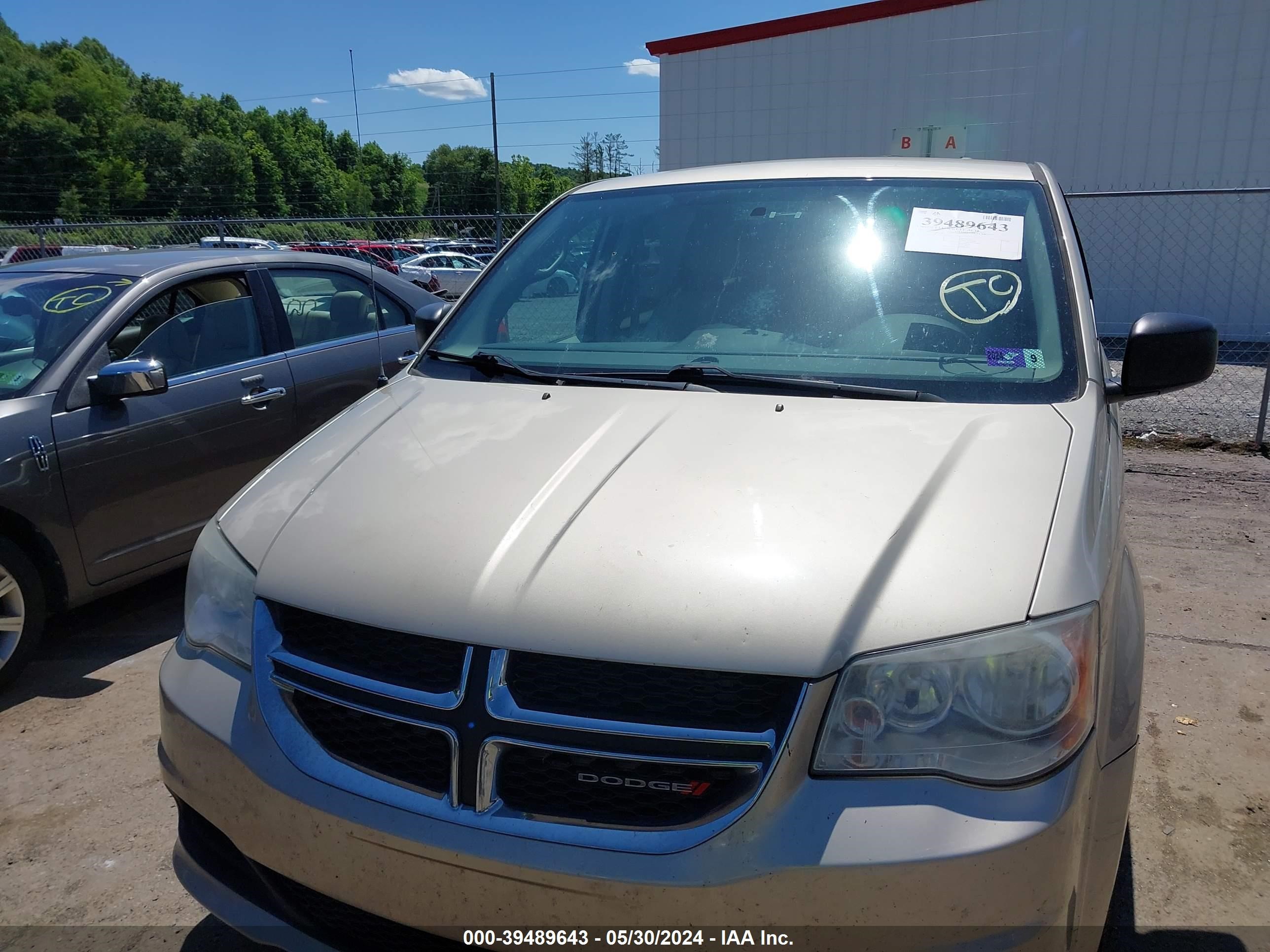 Photo 5 VIN: 2C4RDGBGXER471472 - DODGE CARAVAN 