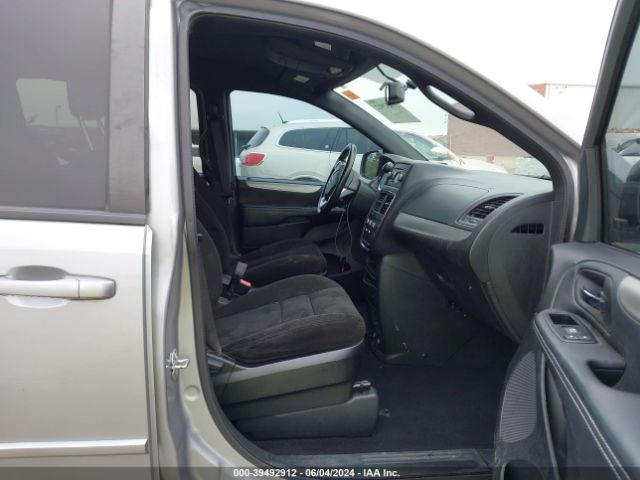 Photo 4 VIN: 2C4RDGBGXFR557771 - DODGE GRAND CARAVAN 