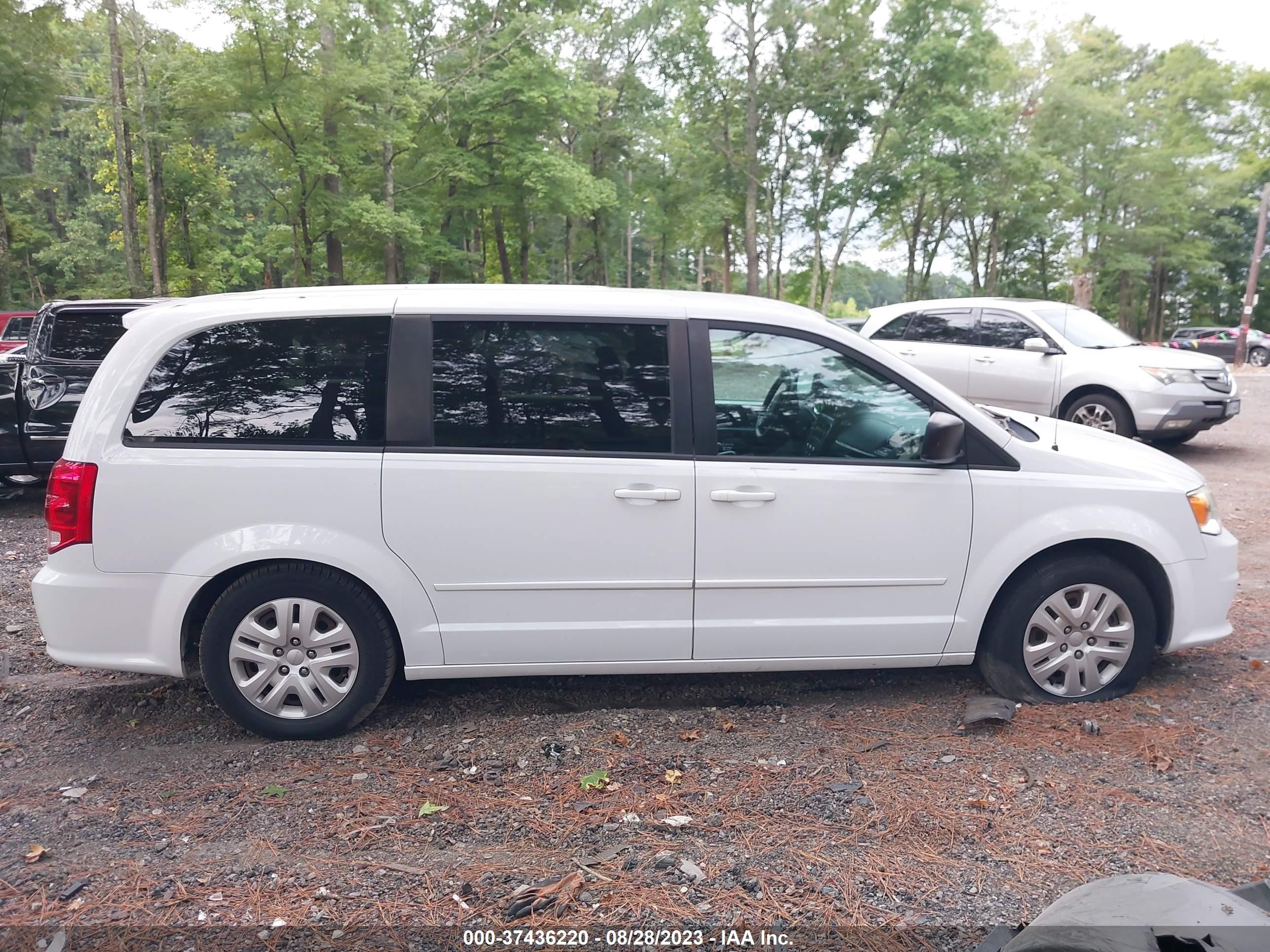 Photo 12 VIN: 2C4RDGBGXGR114568 - DODGE CARAVAN 