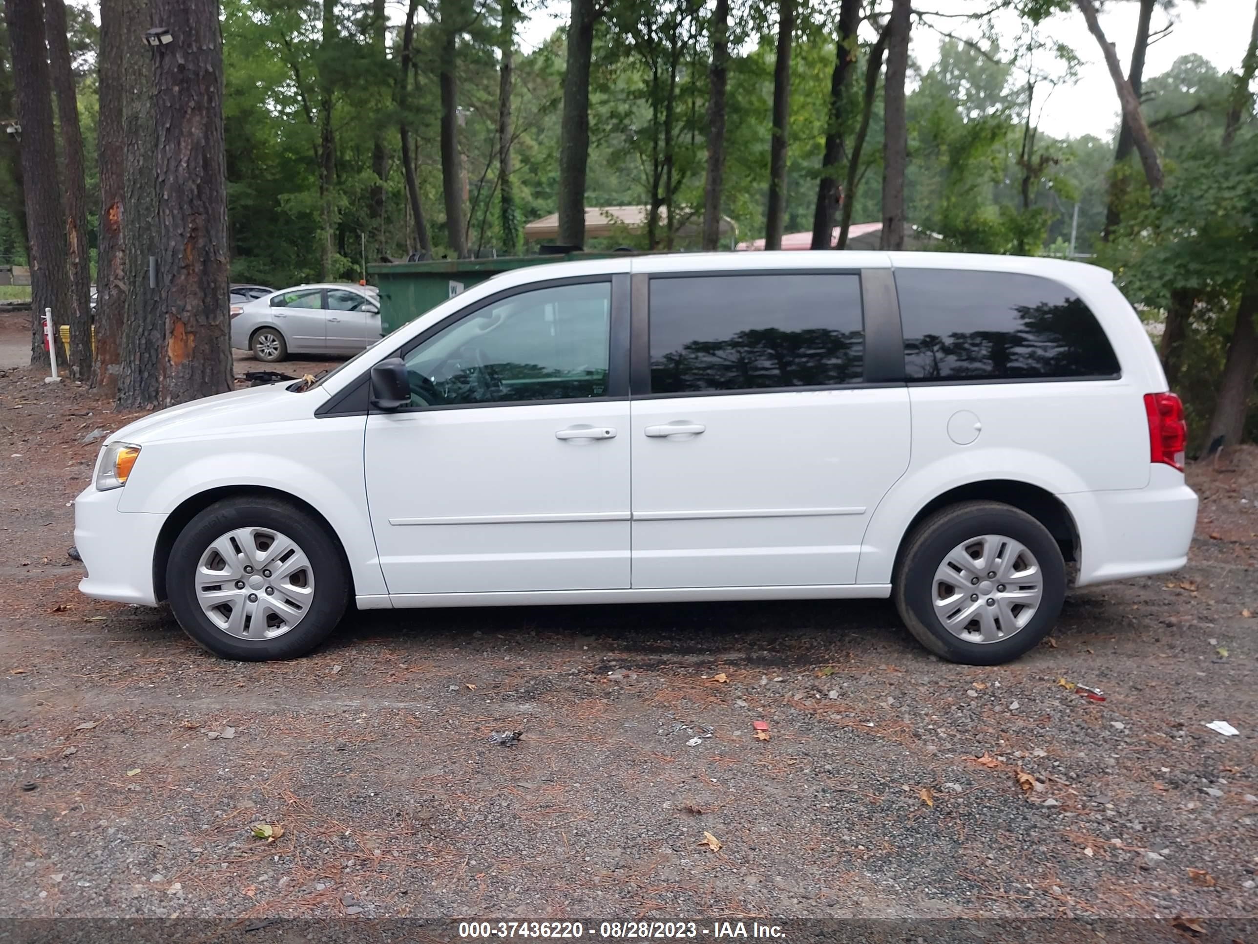 Photo 13 VIN: 2C4RDGBGXGR114568 - DODGE CARAVAN 