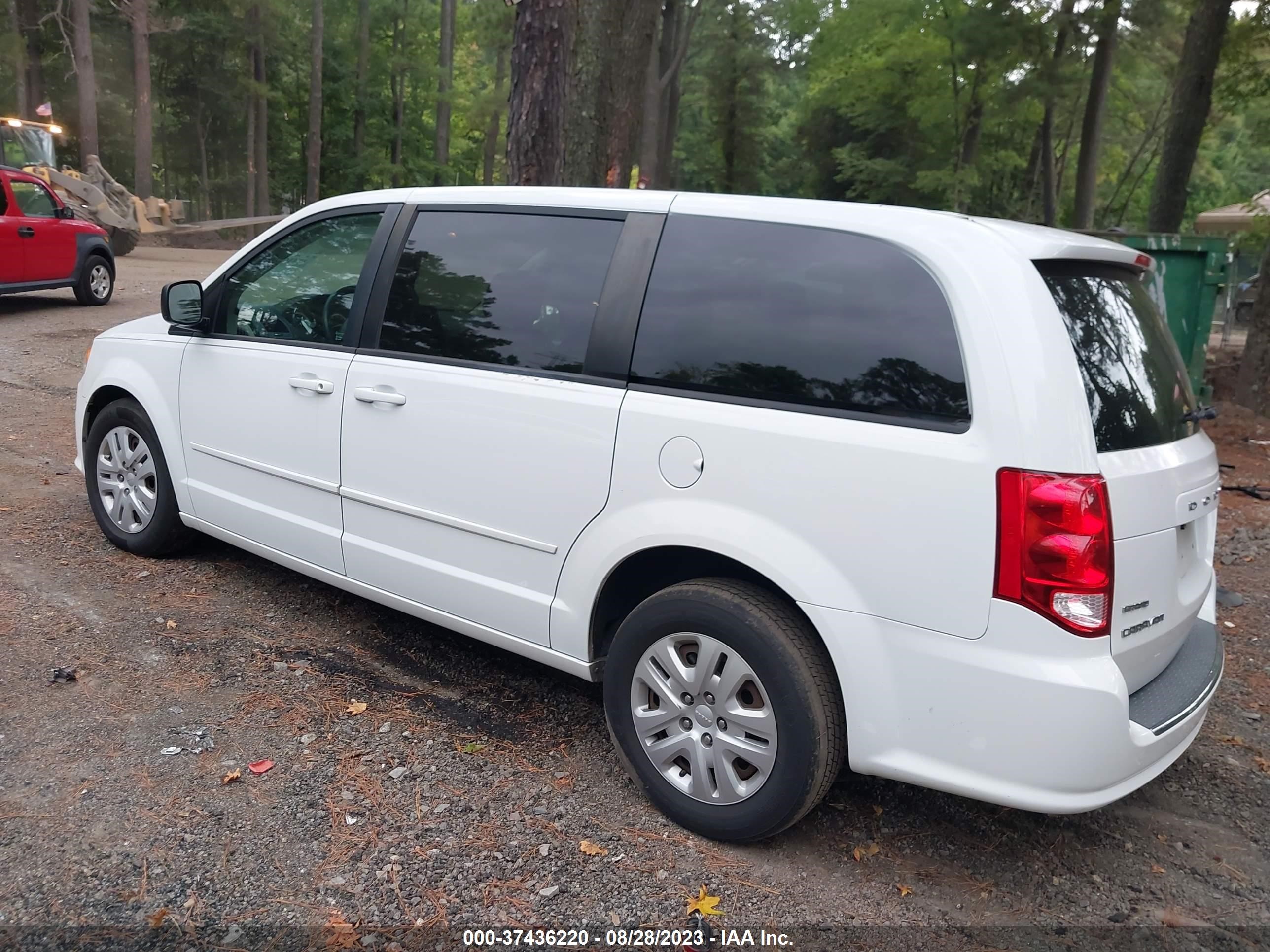 Photo 2 VIN: 2C4RDGBGXGR114568 - DODGE CARAVAN 