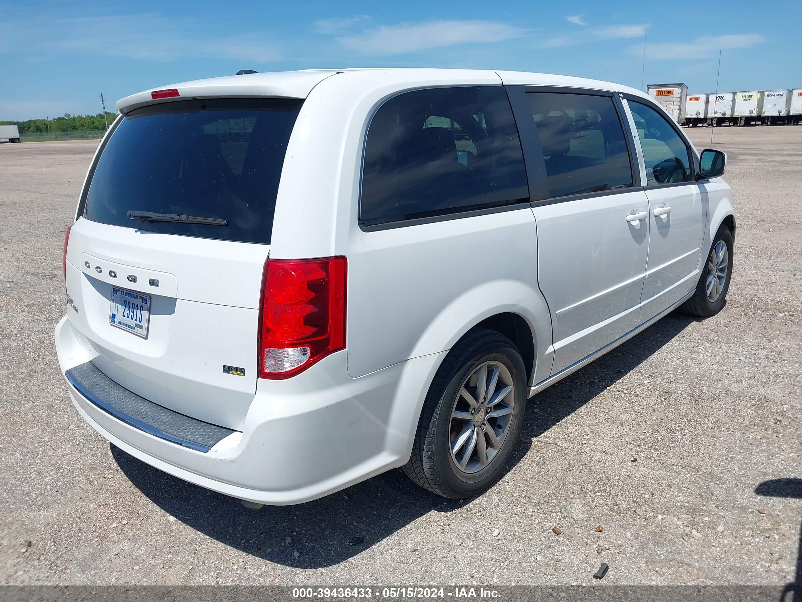 Photo 3 VIN: 2C4RDGBGXGR361086 - DODGE CARAVAN 