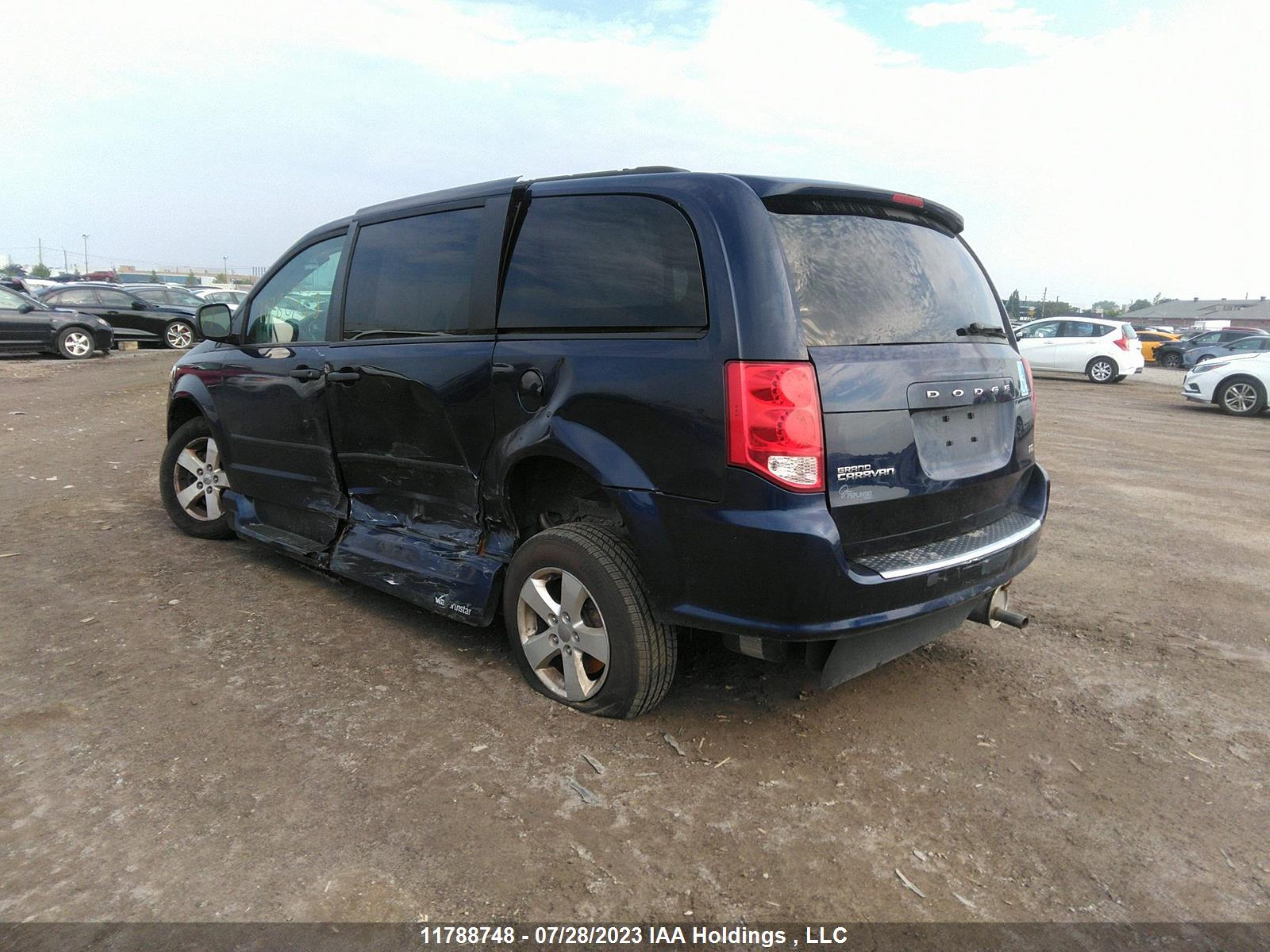 Photo 2 VIN: 2C4RDGBGXHR607135 - DODGE CARAVAN 