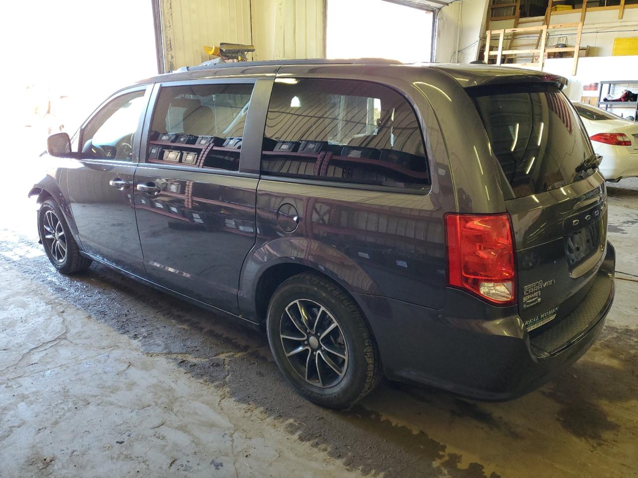 Photo 1 VIN: 2C4RDGBGXJR133810 - DODGE CARAVAN 