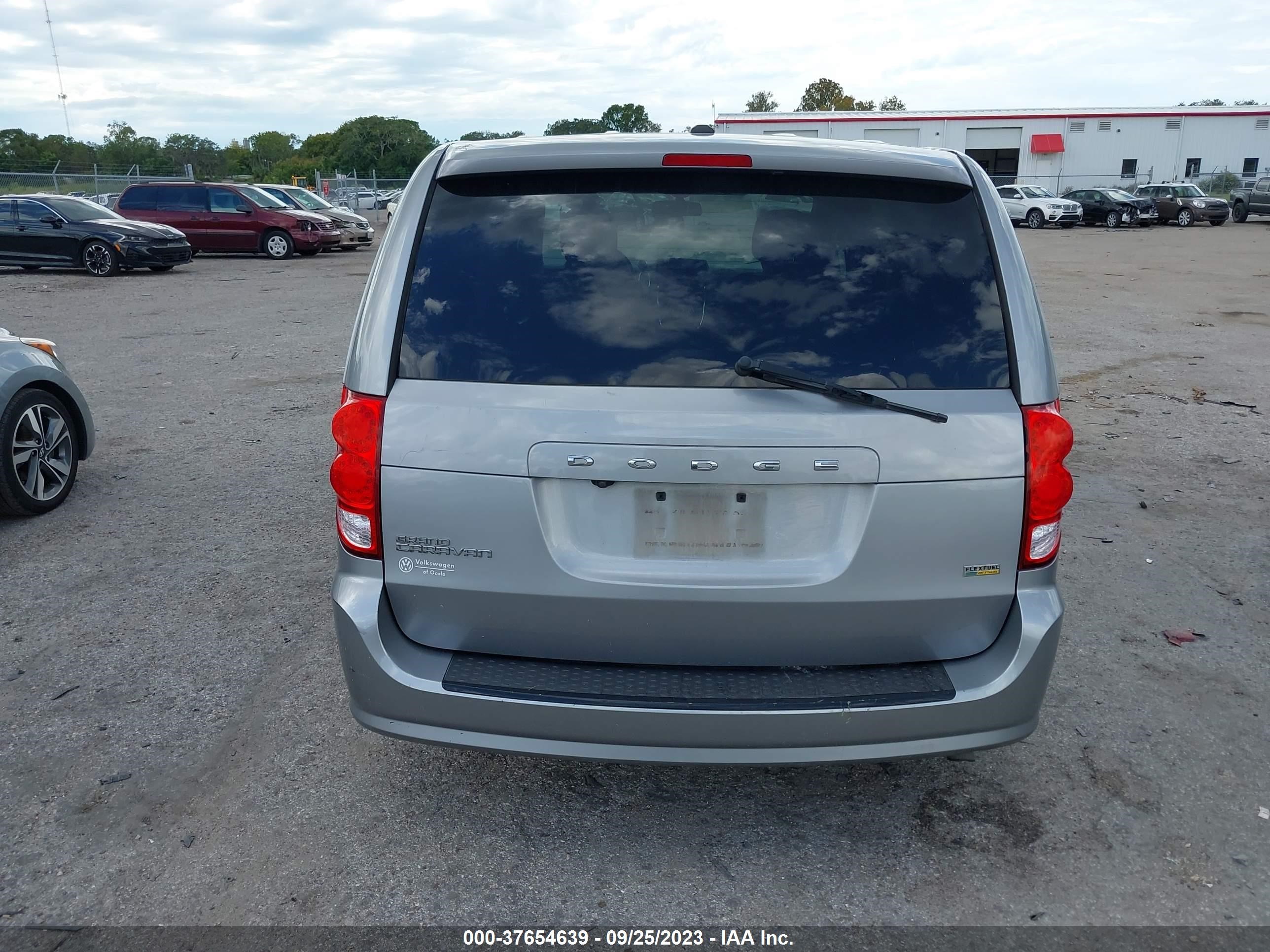 Photo 15 VIN: 2C4RDGBGXJR201281 - DODGE CARAVAN 