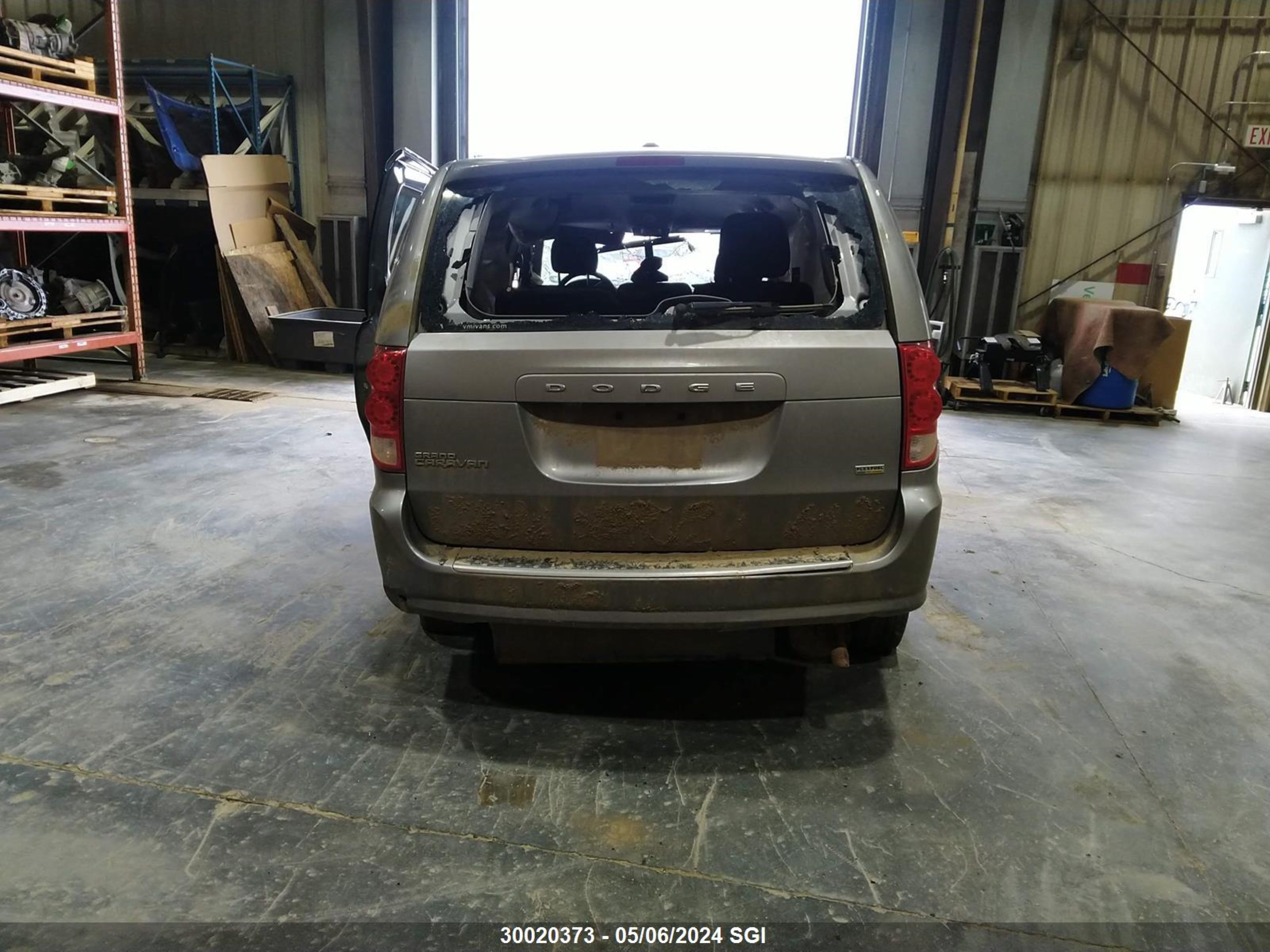 Photo 16 VIN: 2C4RDGBGXJR309321 - DODGE CARAVAN 