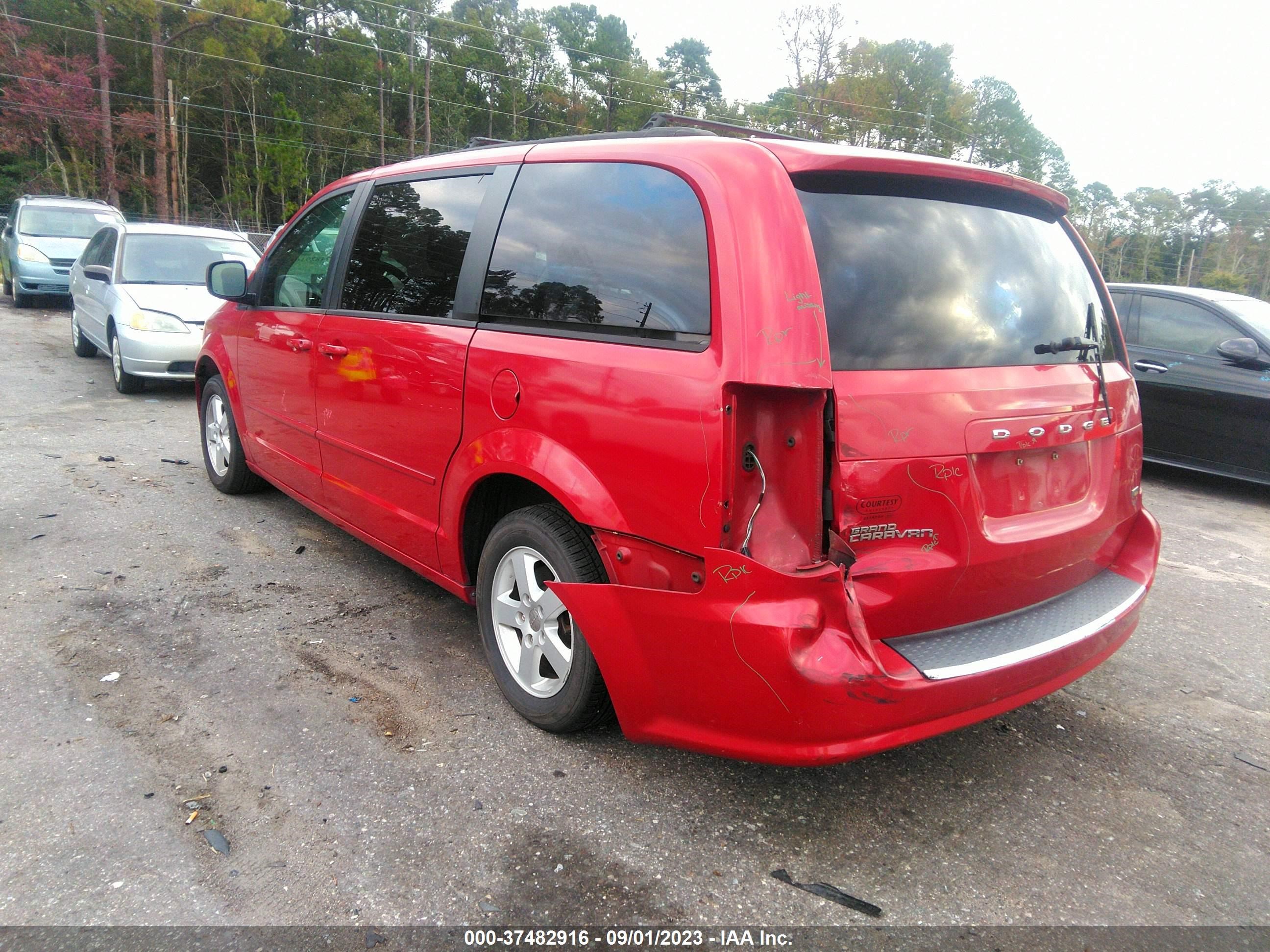 Photo 2 VIN: 2C4RDGCG0CR156756 - DODGE CARAVAN 