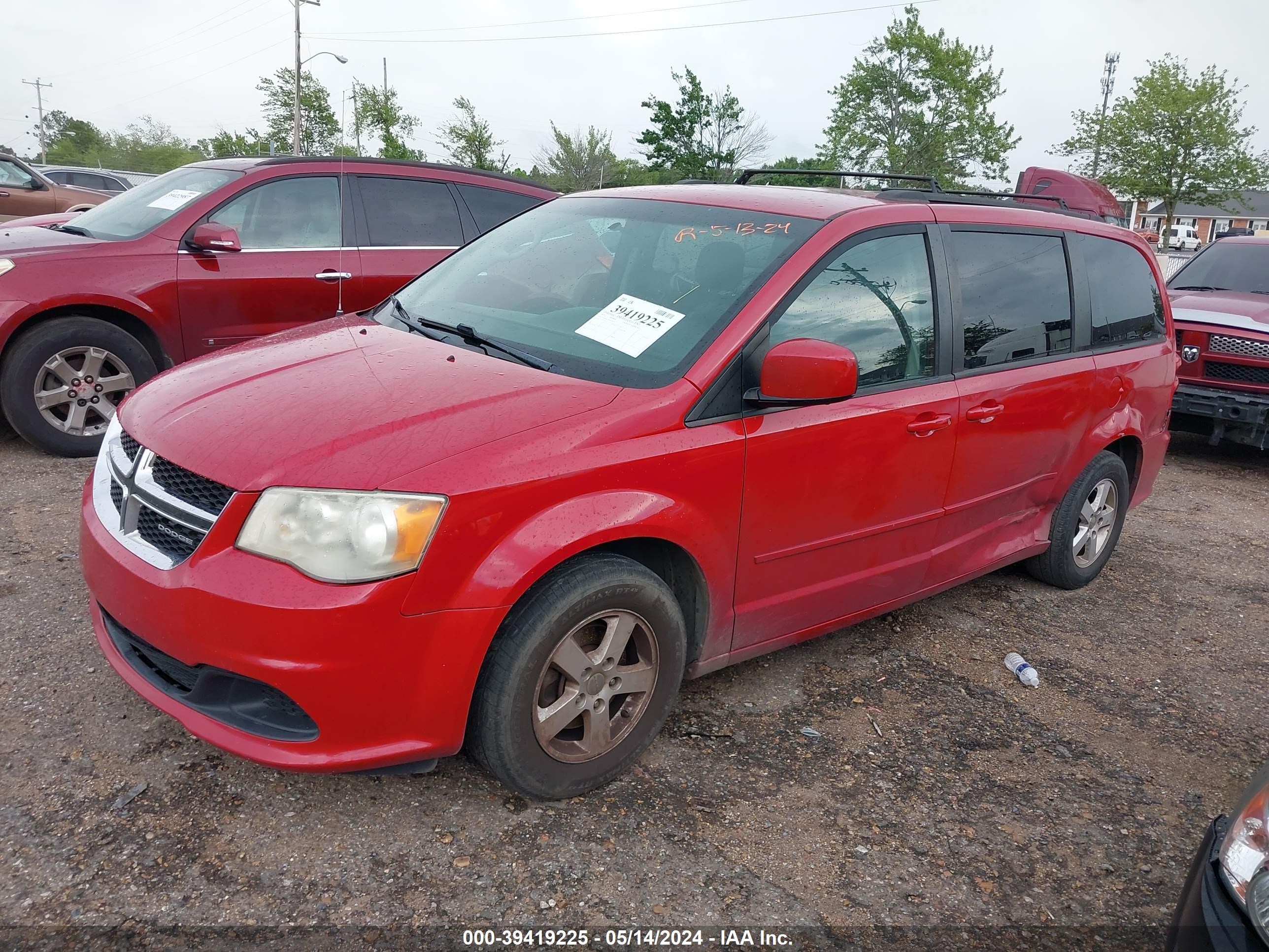 Photo 1 VIN: 2C4RDGCG0CR156773 - DODGE CARAVAN 