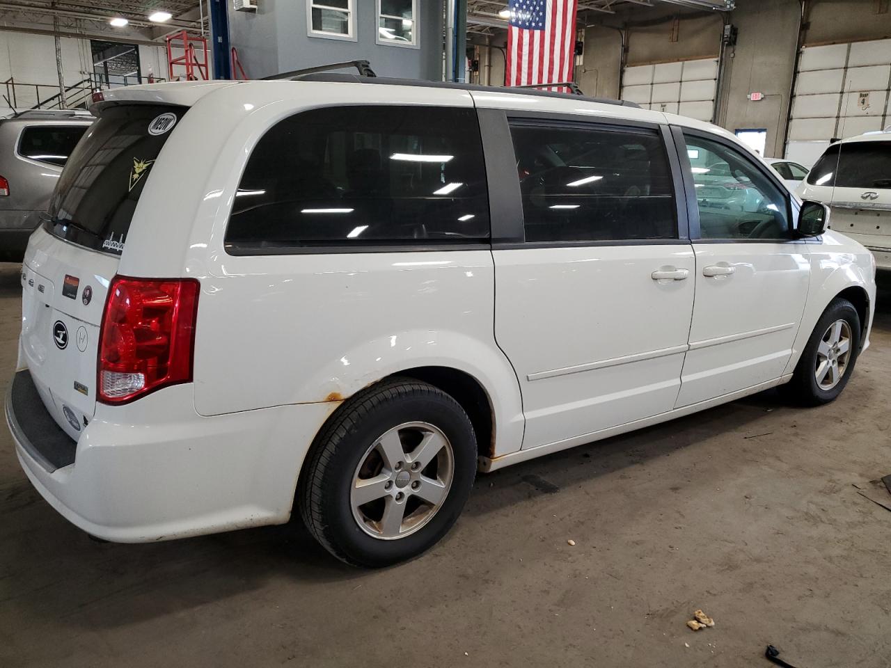 Photo 2 VIN: 2C4RDGCG0CR295186 - DODGE CARAVAN 