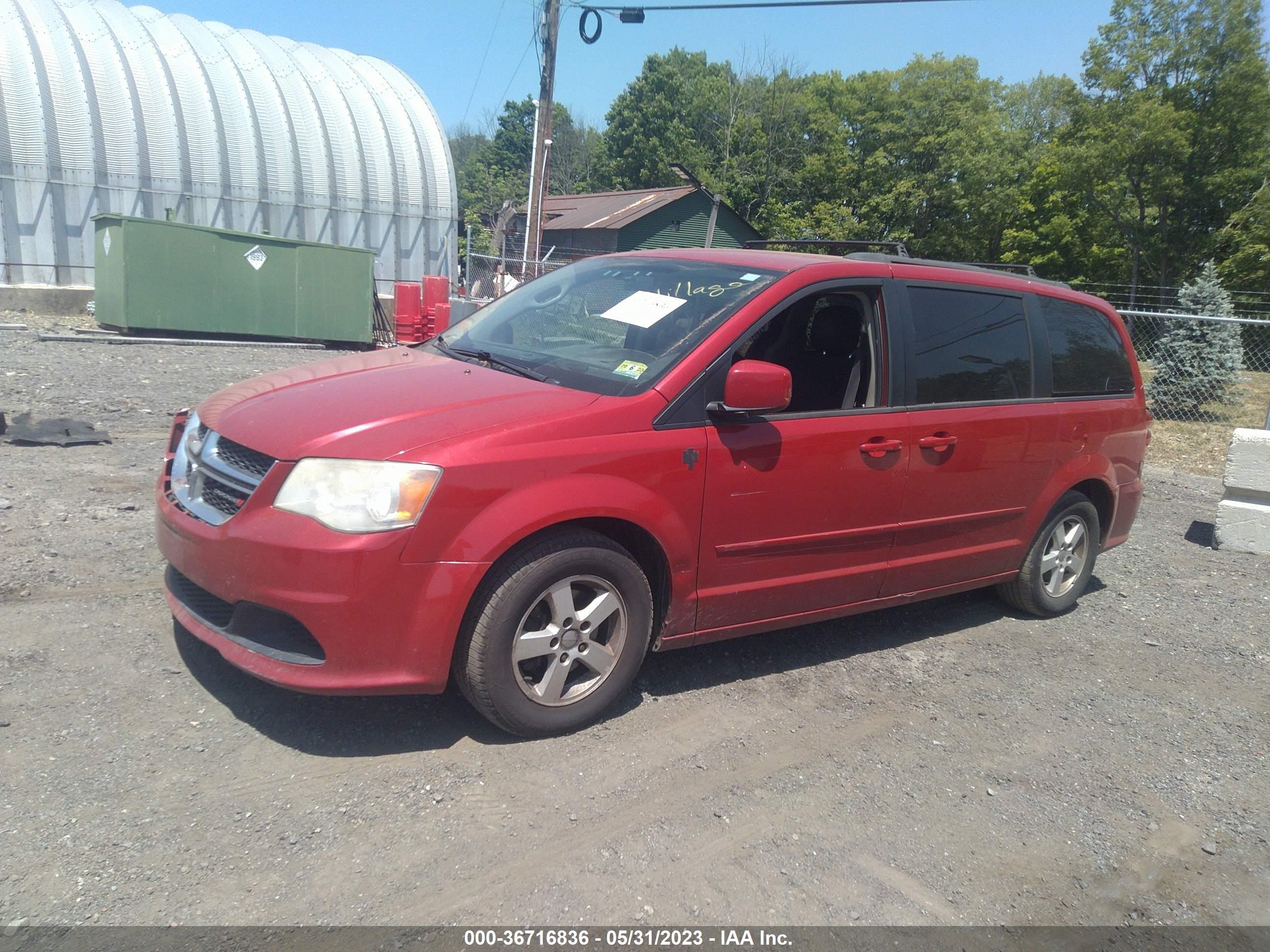 Photo 1 VIN: 2C4RDGCG0DR523009 - DODGE CARAVAN 