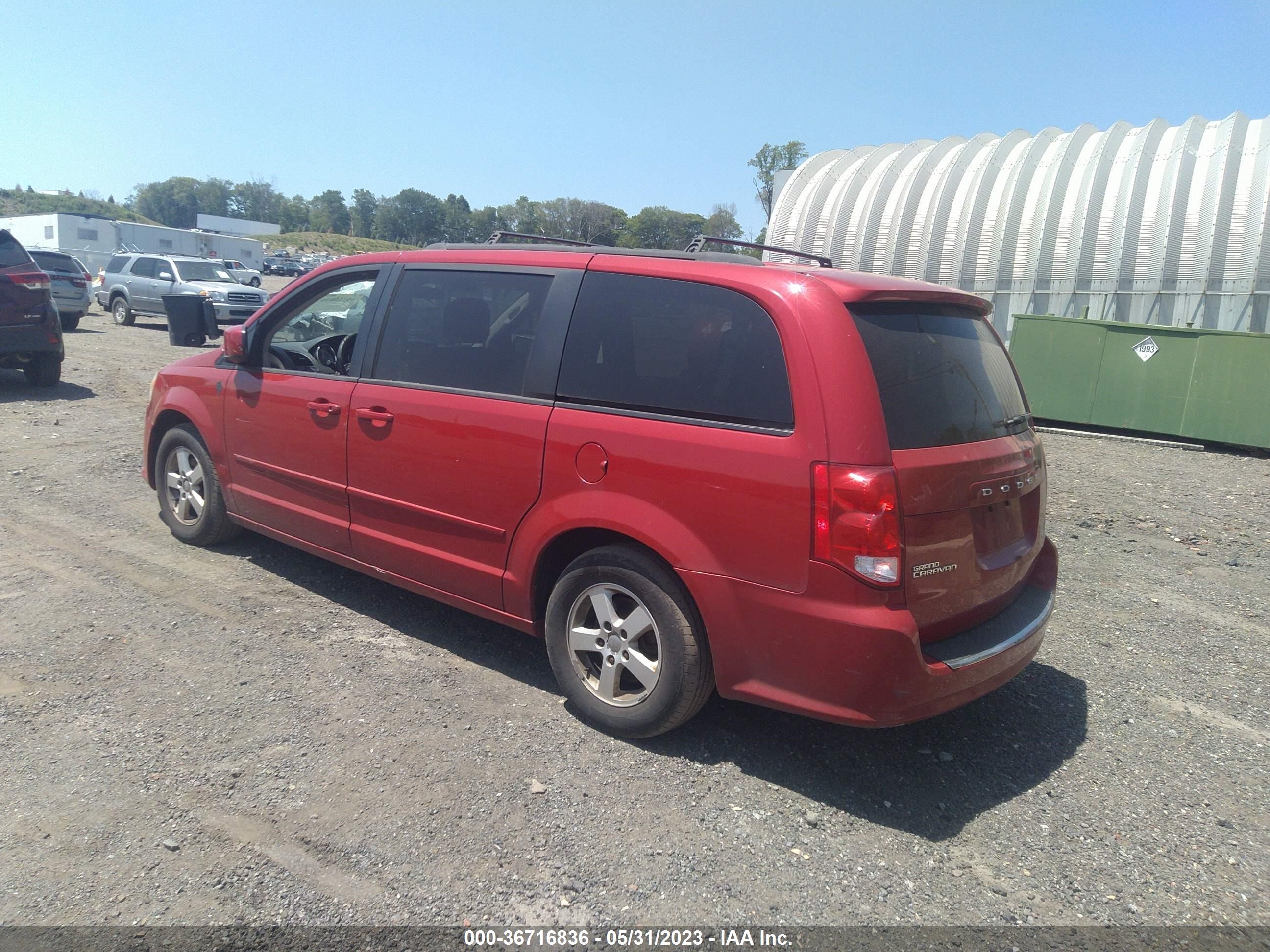 Photo 2 VIN: 2C4RDGCG0DR523009 - DODGE CARAVAN 