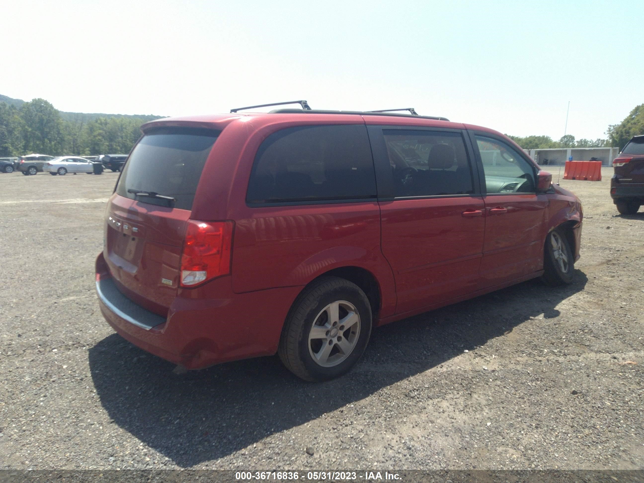 Photo 3 VIN: 2C4RDGCG0DR523009 - DODGE CARAVAN 