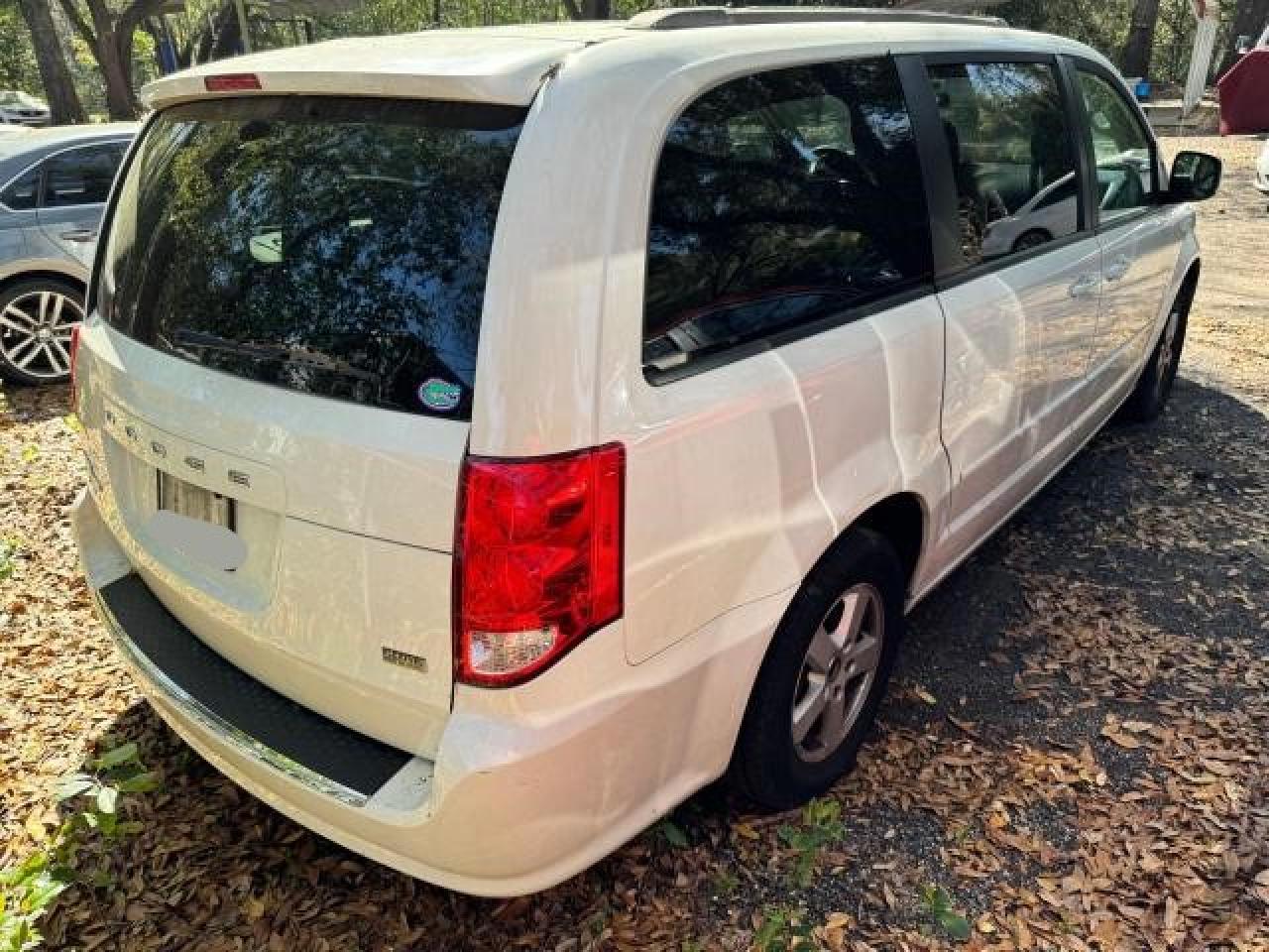 Photo 3 VIN: 2C4RDGCG0DR549870 - DODGE CARAVAN 