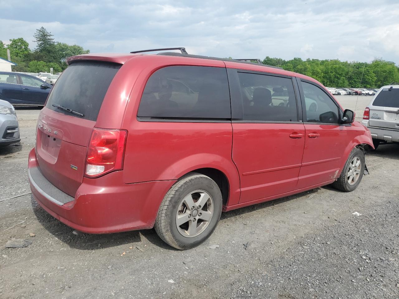 Photo 2 VIN: 2C4RDGCG0DR626494 - DODGE CARAVAN 