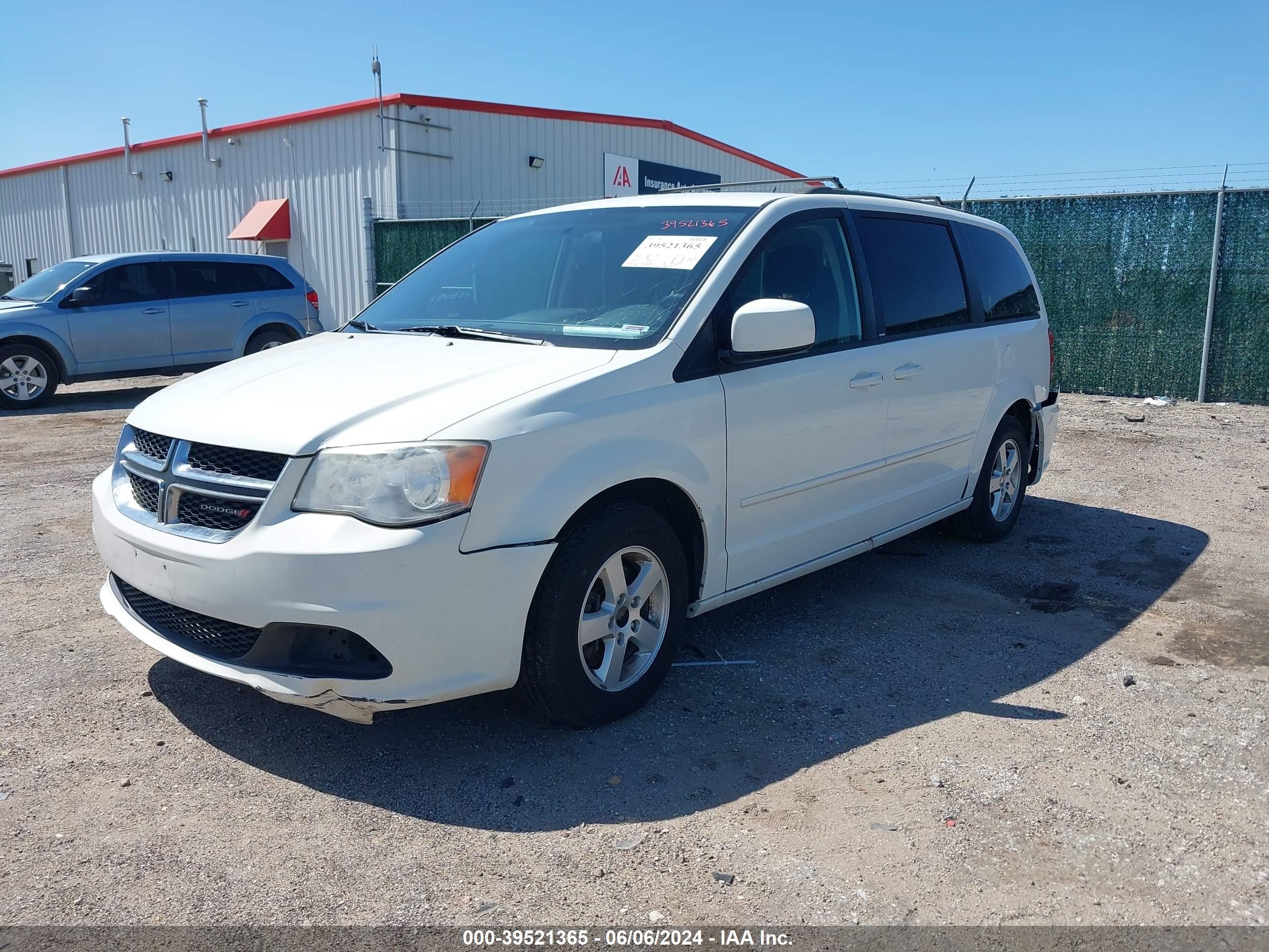 Photo 1 VIN: 2C4RDGCG0DR655686 - DODGE CARAVAN 