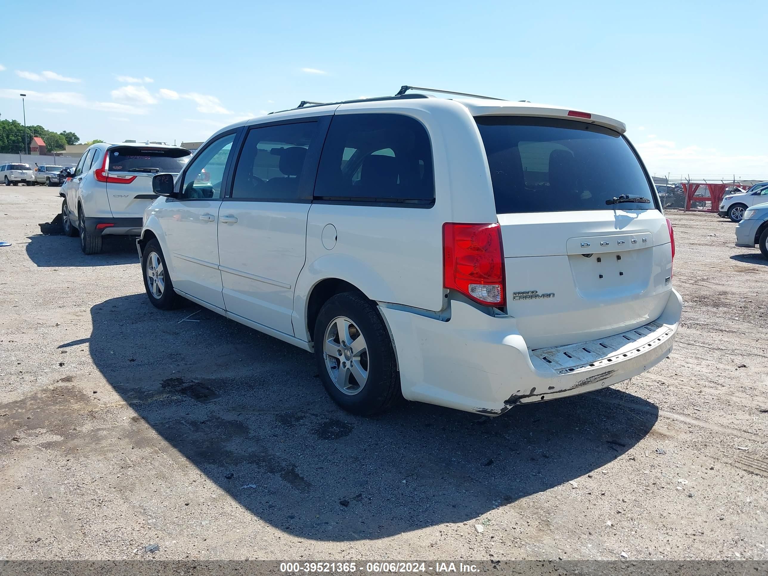 Photo 2 VIN: 2C4RDGCG0DR655686 - DODGE CARAVAN 