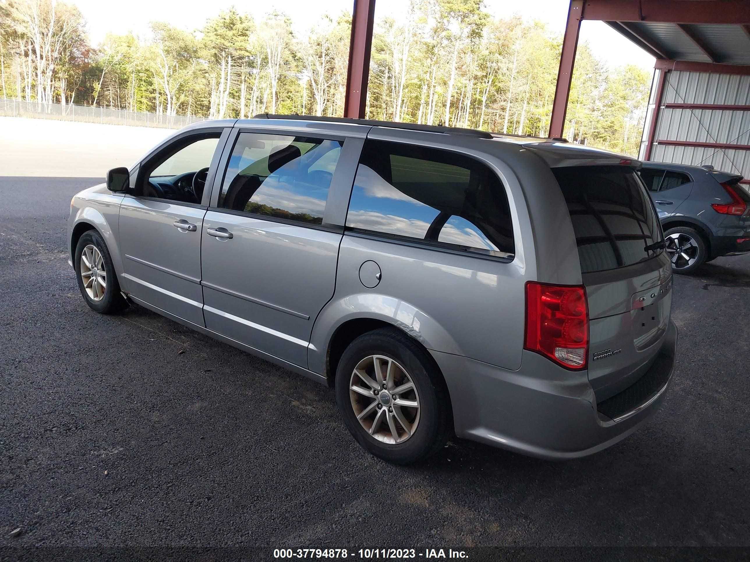 Photo 2 VIN: 2C4RDGCG0DR736526 - DODGE CARAVAN 