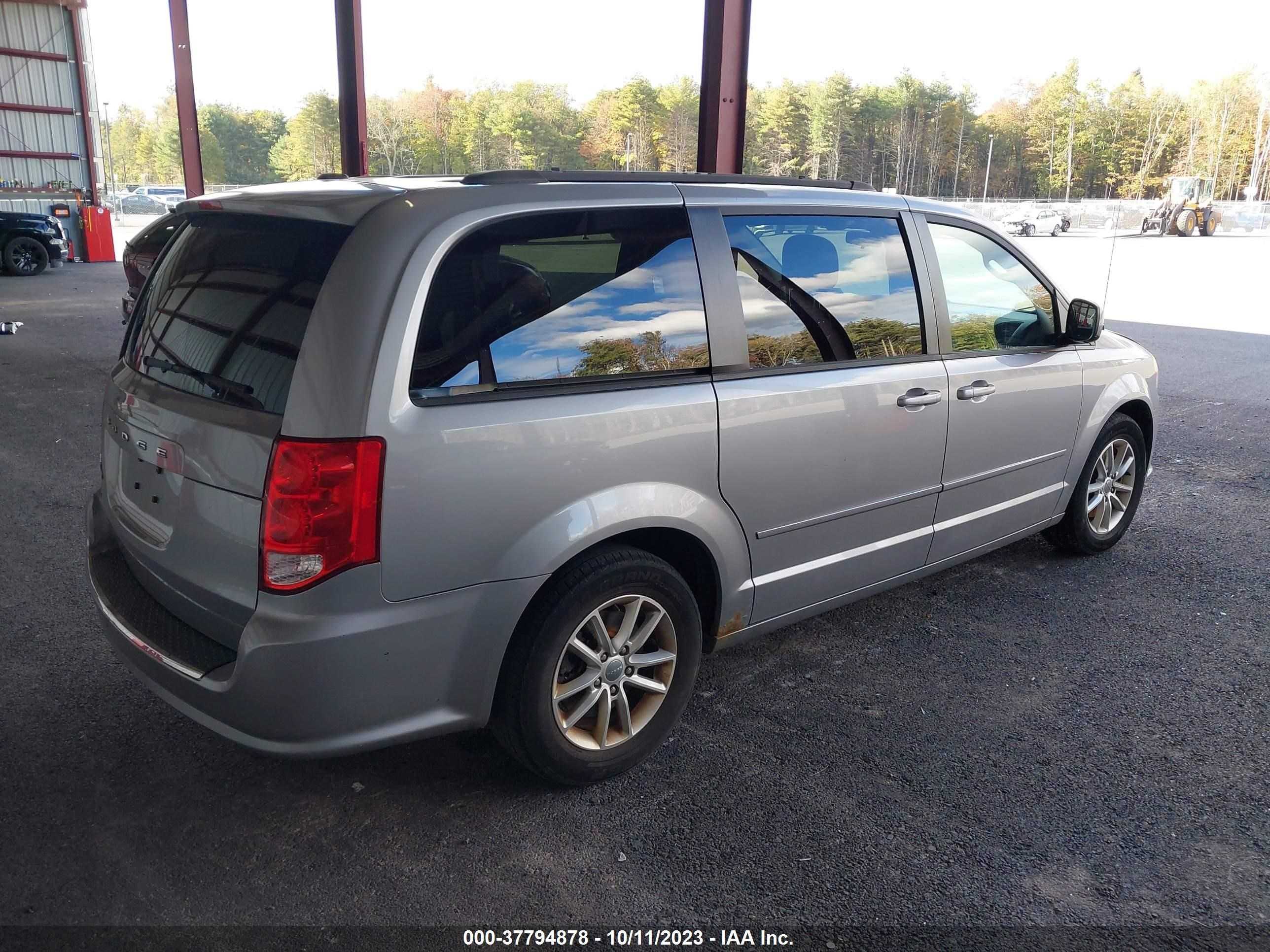 Photo 3 VIN: 2C4RDGCG0DR736526 - DODGE CARAVAN 