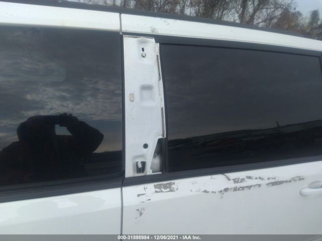 Photo 5 VIN: 2C4RDGCG0DR811578 - DODGE GRAND CARAVAN 