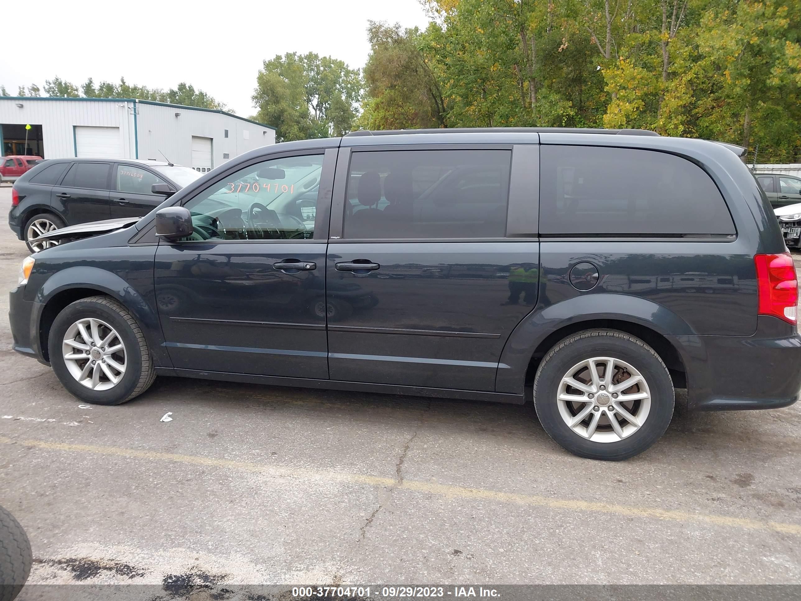 Photo 13 VIN: 2C4RDGCG0ER182793 - DODGE CARAVAN 