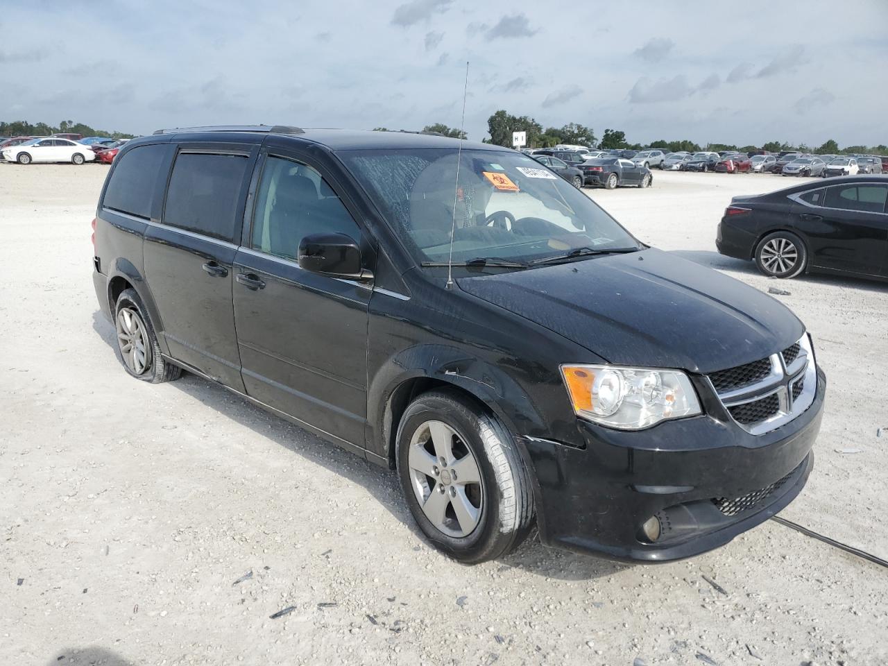 Photo 3 VIN: 2C4RDGCG0JR325669 - DODGE CARAVAN 