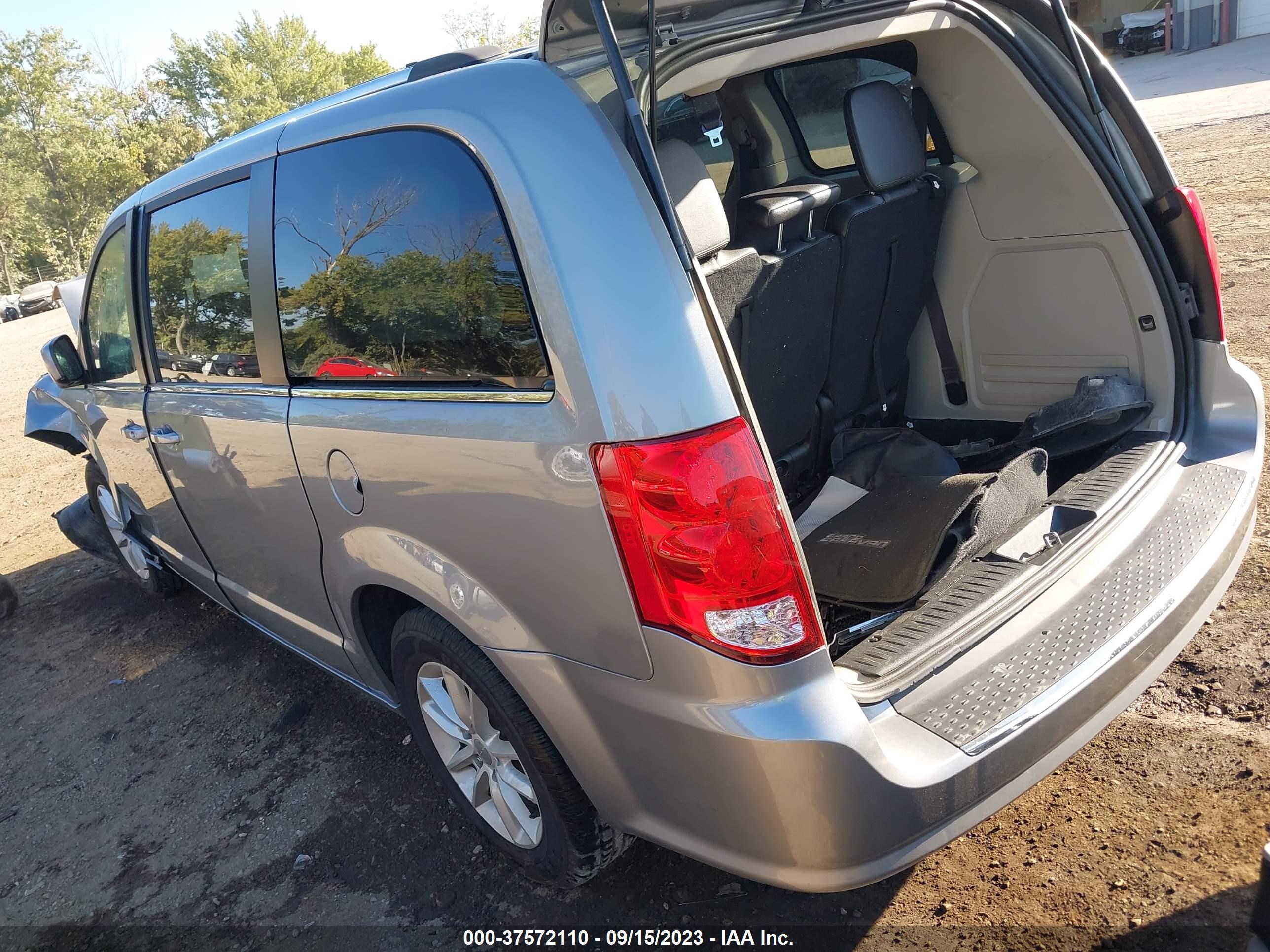 Photo 2 VIN: 2C4RDGCG0JR326286 - DODGE CARAVAN 