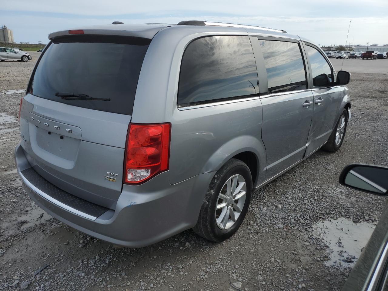 Photo 2 VIN: 2C4RDGCG0KR566682 - DODGE CARAVAN 