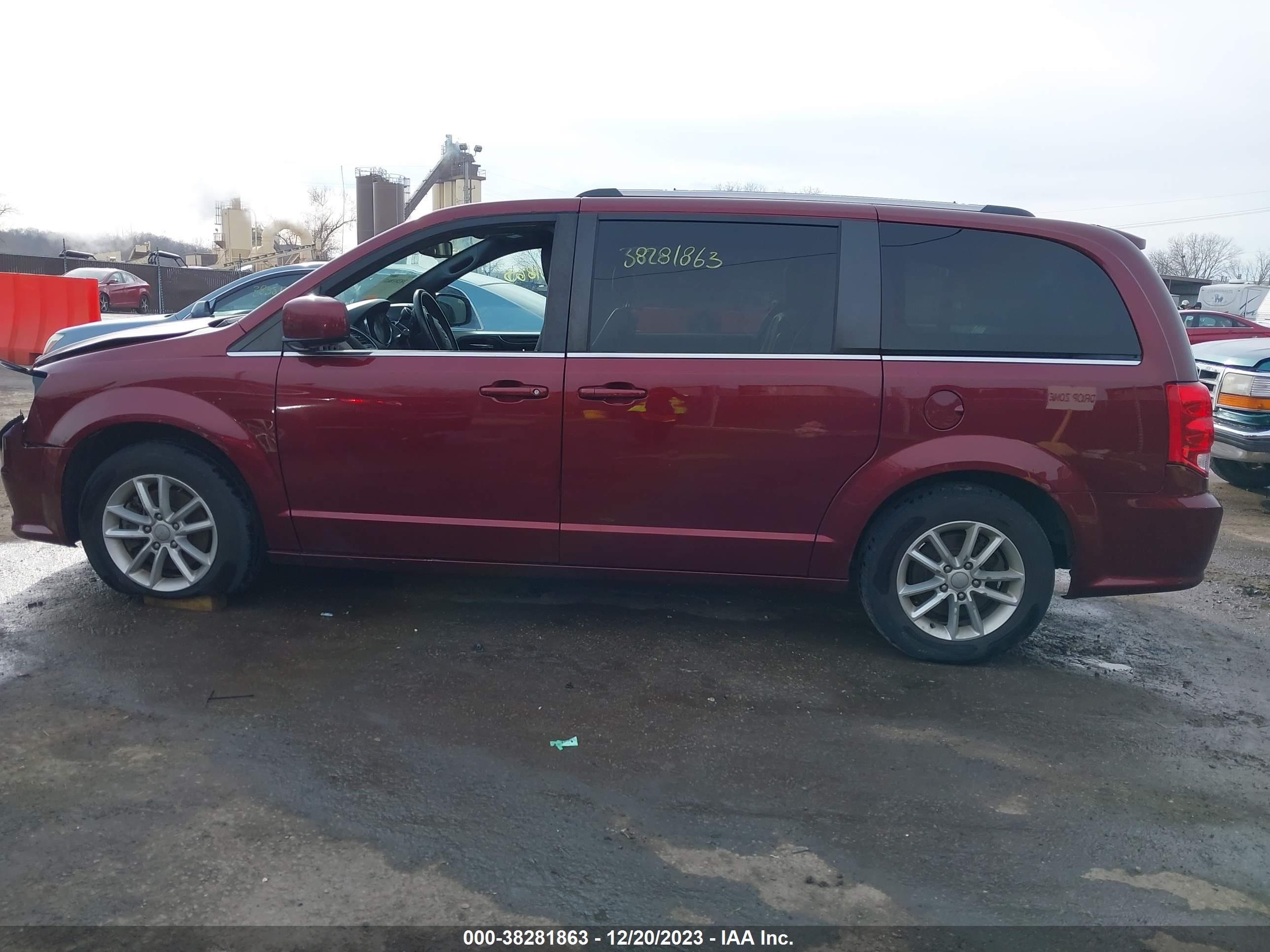 Photo 13 VIN: 2C4RDGCG0KR643129 - DODGE CARAVAN 