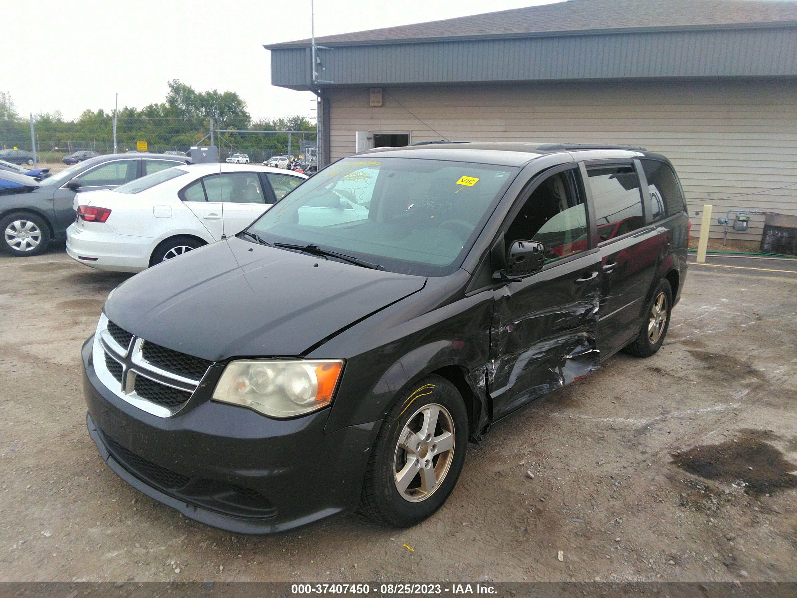 Photo 1 VIN: 2C4RDGCG1CR113558 - DODGE CARAVAN 