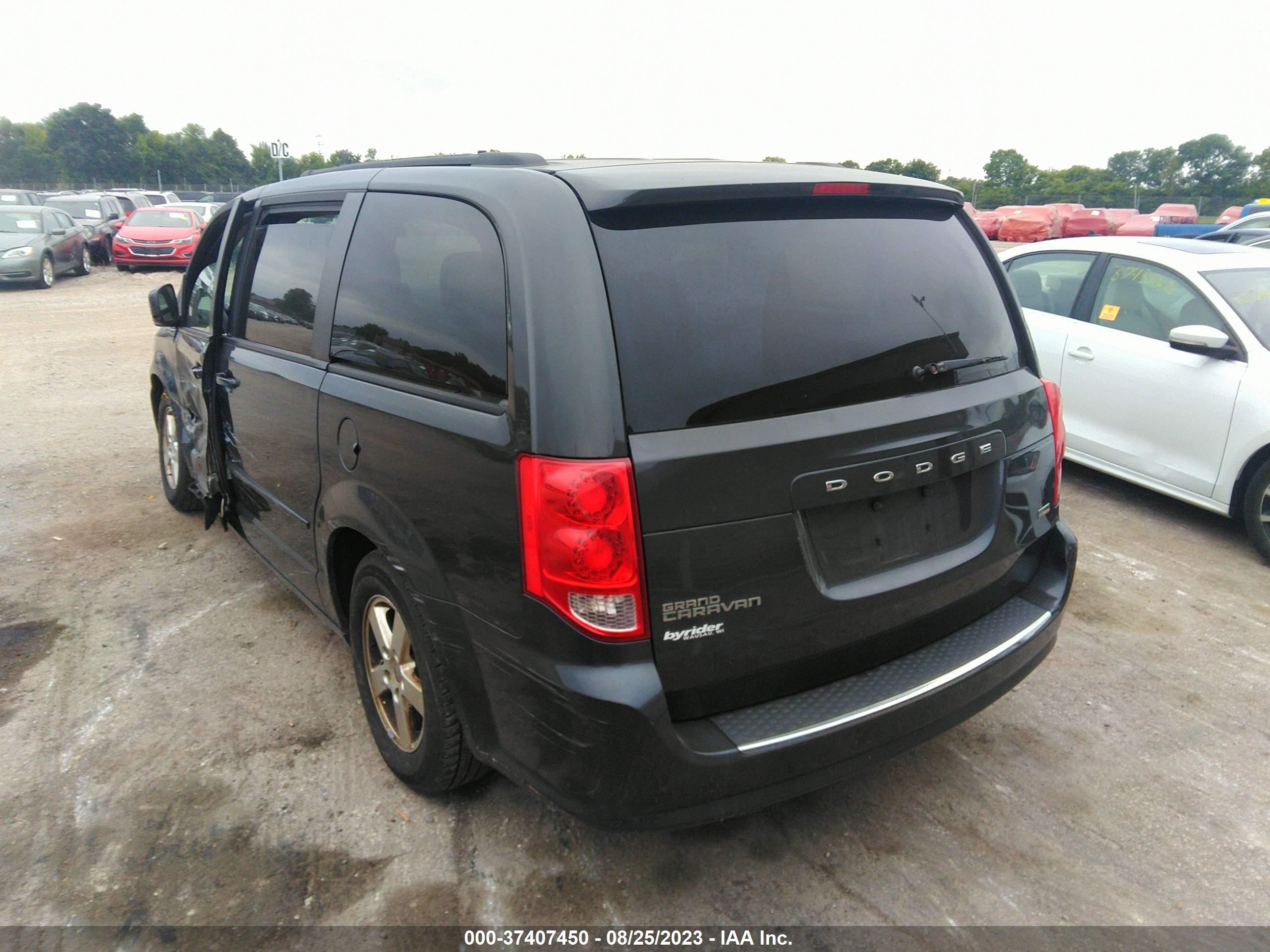 Photo 2 VIN: 2C4RDGCG1CR113558 - DODGE CARAVAN 