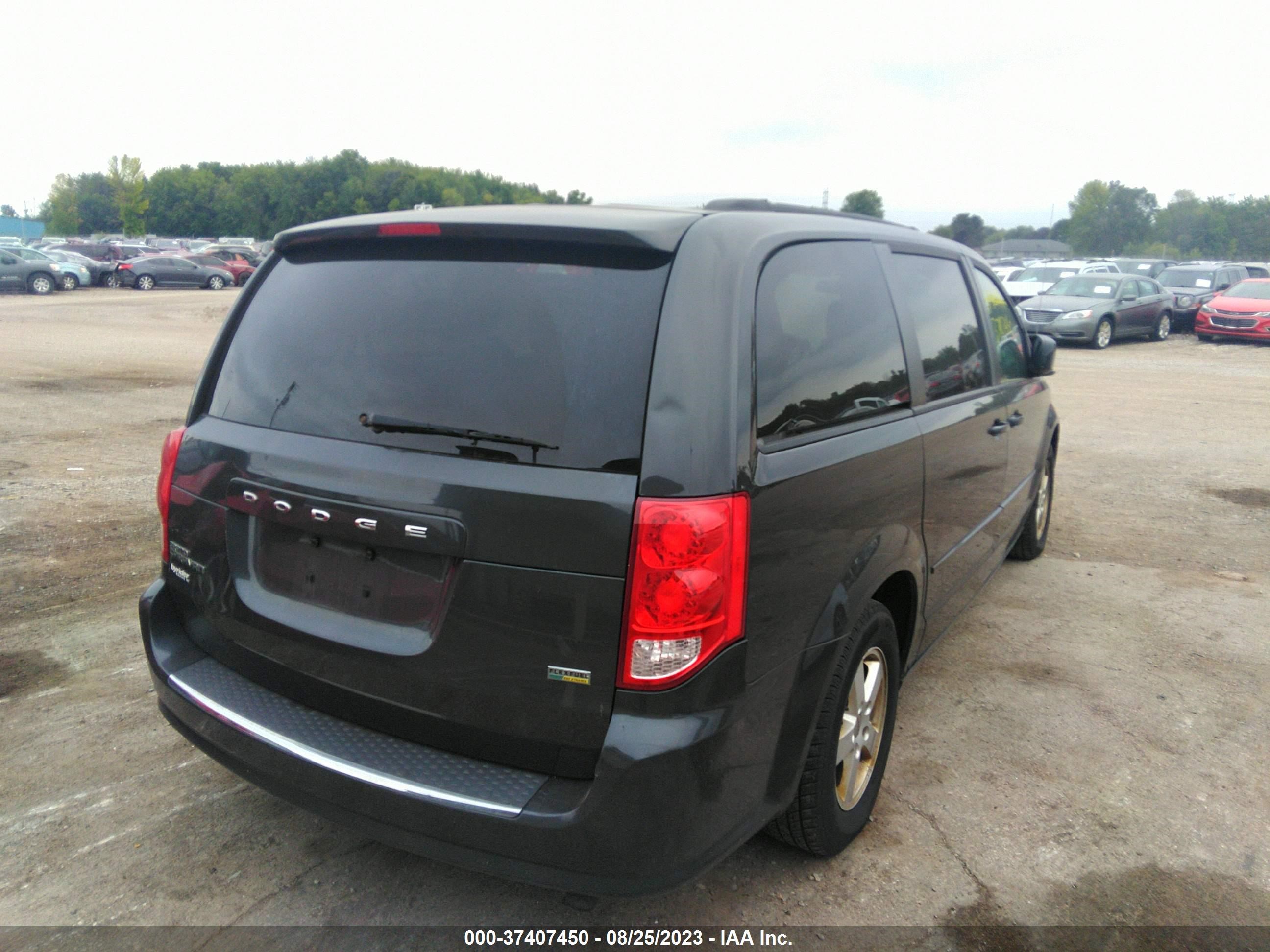 Photo 3 VIN: 2C4RDGCG1CR113558 - DODGE CARAVAN 