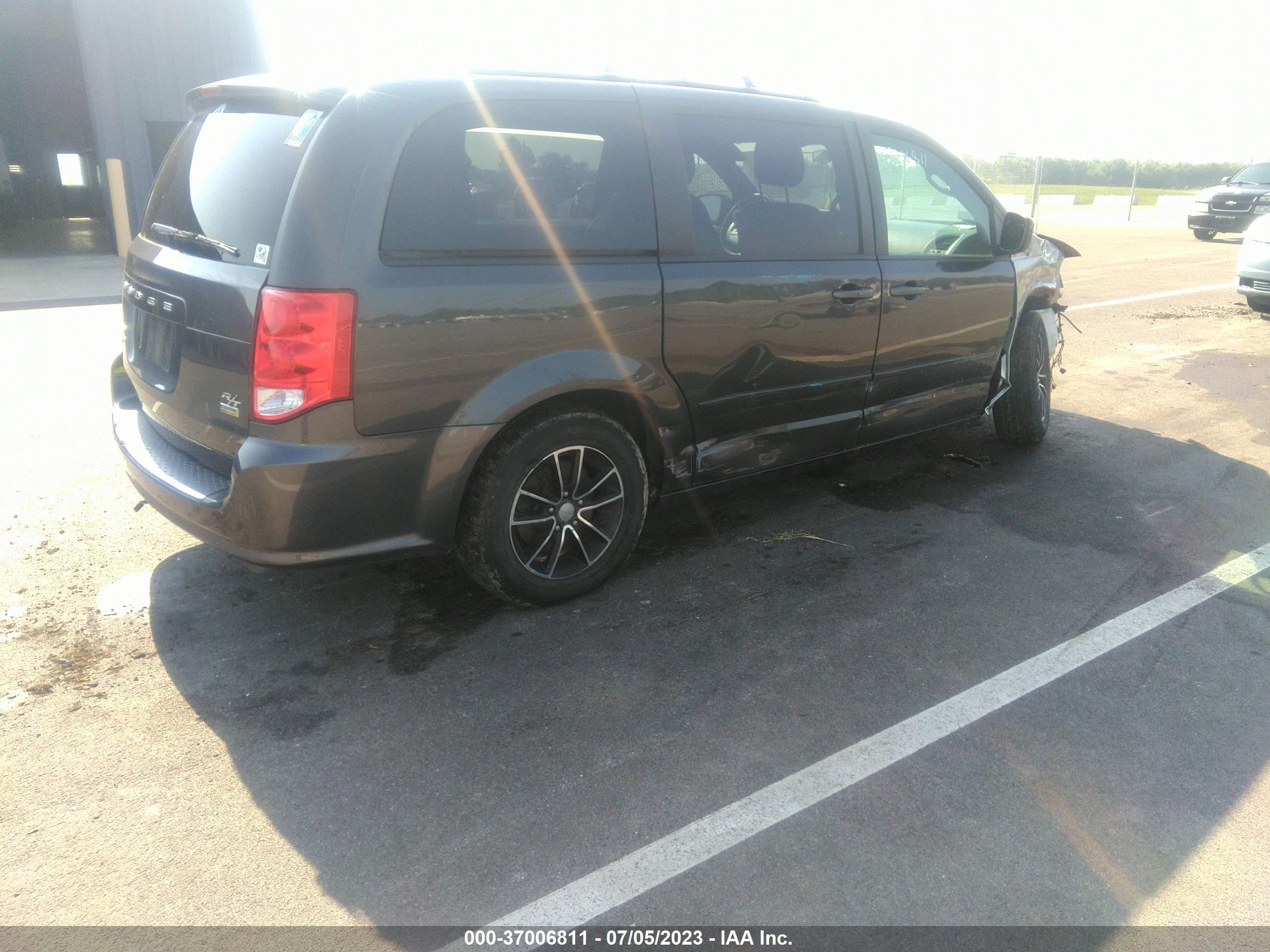 Photo 3 VIN: 2C4RDGCG1DR523620 - DODGE CARAVAN 