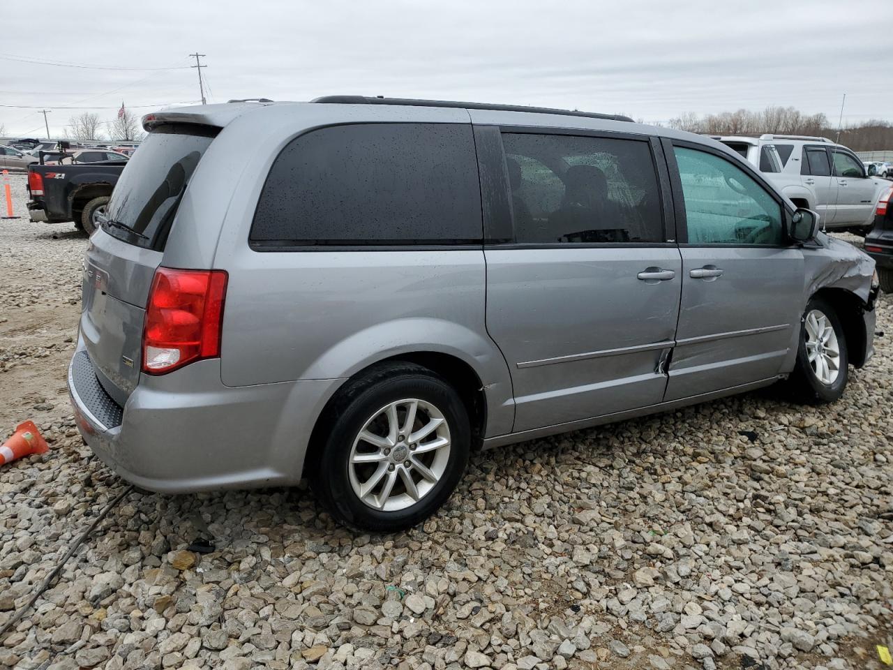 Photo 2 VIN: 2C4RDGCG1DR718052 - DODGE CARAVAN 