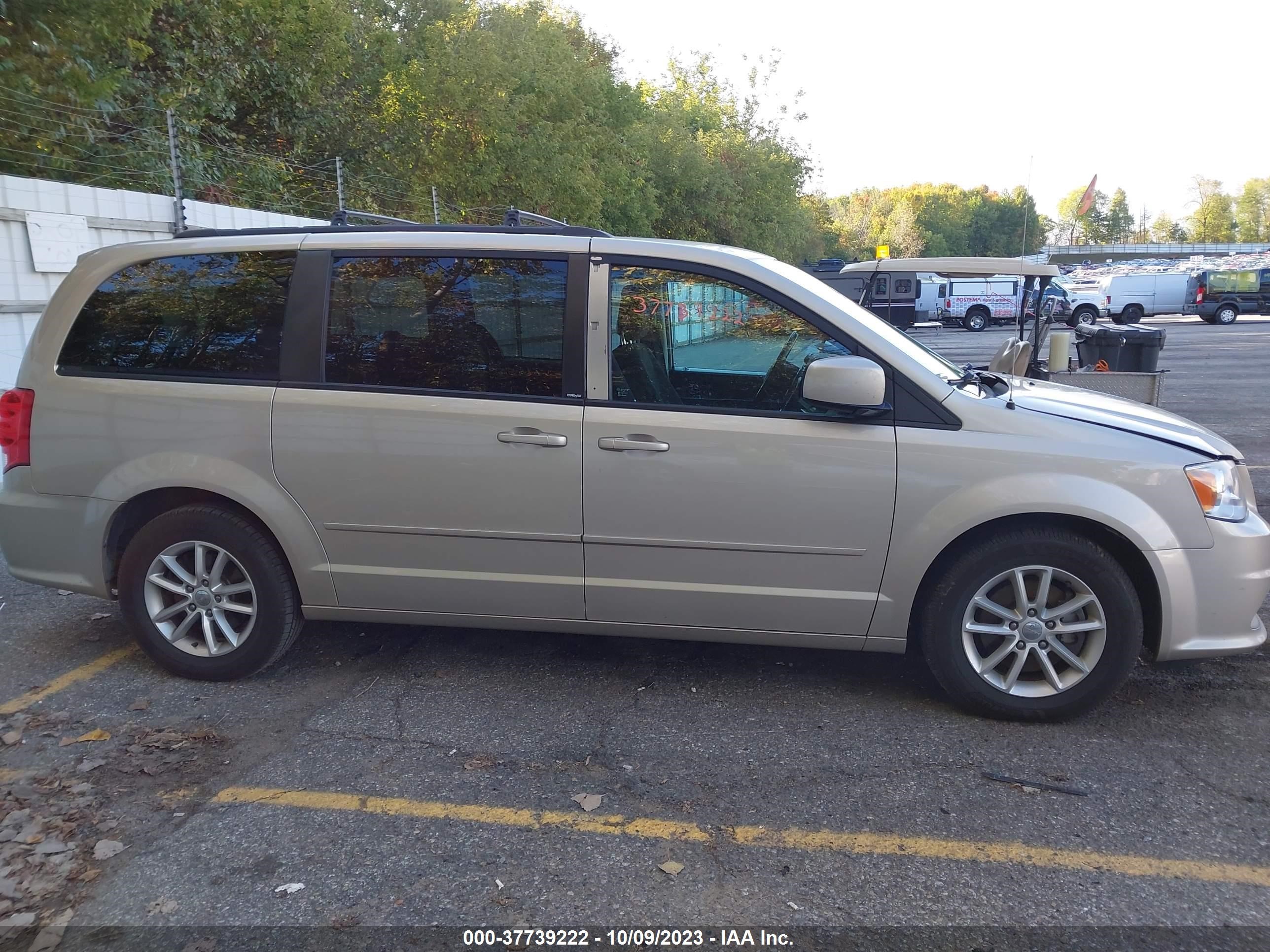 Photo 12 VIN: 2C4RDGCG1DR740276 - DODGE CARAVAN 