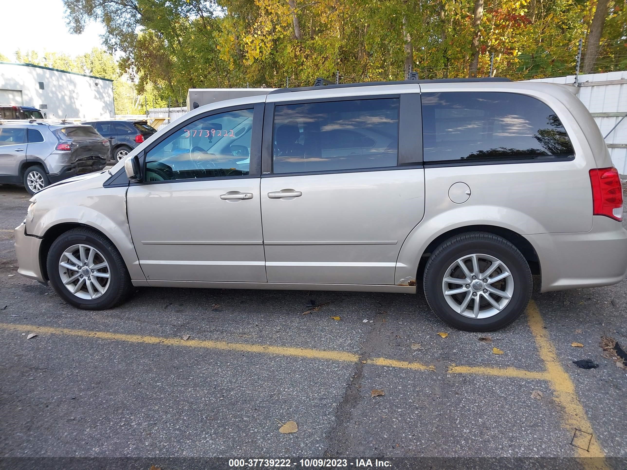 Photo 13 VIN: 2C4RDGCG1DR740276 - DODGE CARAVAN 