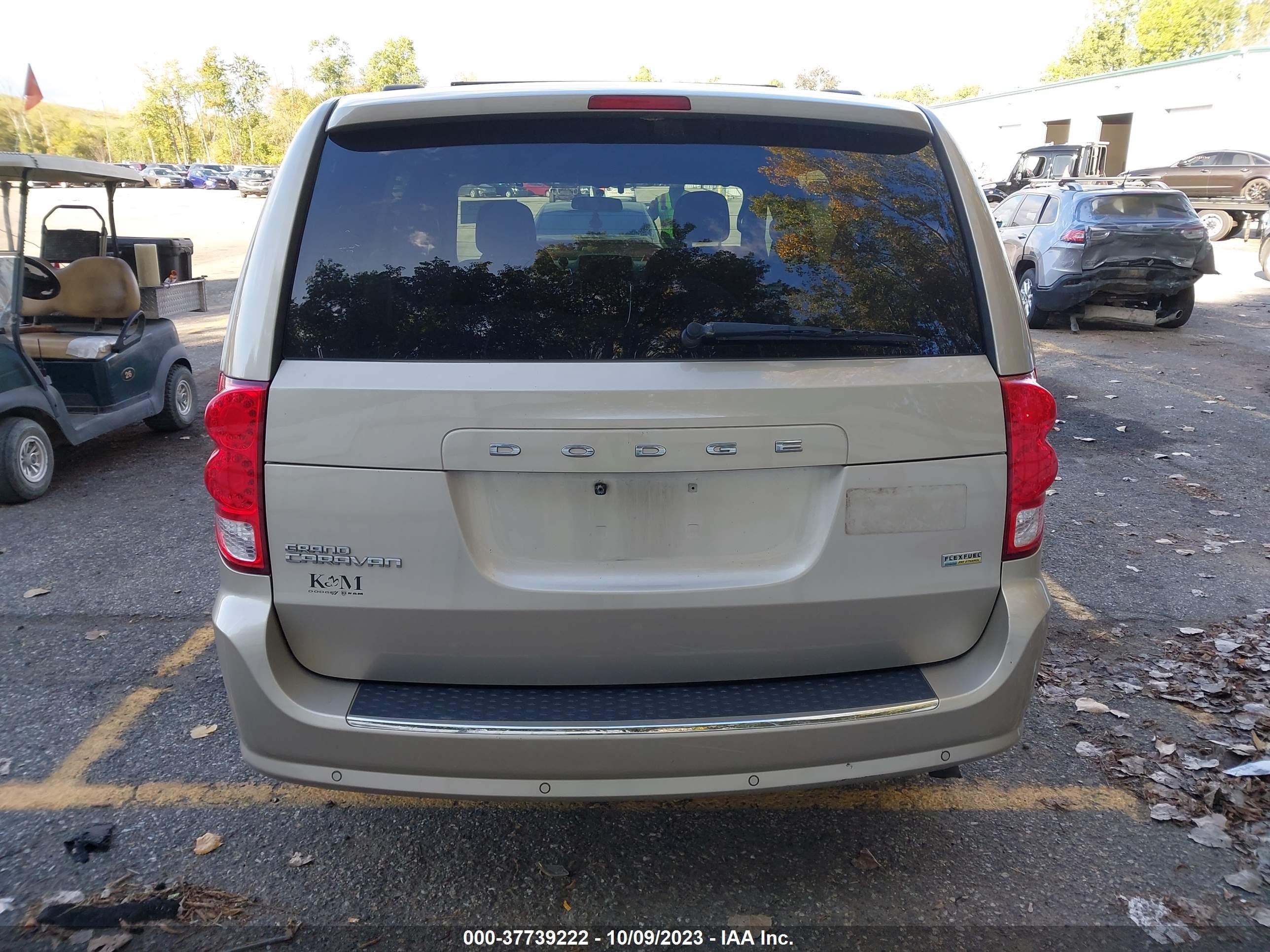 Photo 15 VIN: 2C4RDGCG1DR740276 - DODGE CARAVAN 