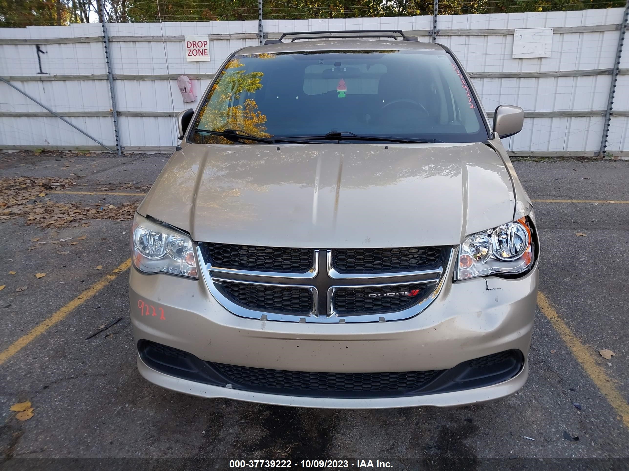 Photo 5 VIN: 2C4RDGCG1DR740276 - DODGE CARAVAN 