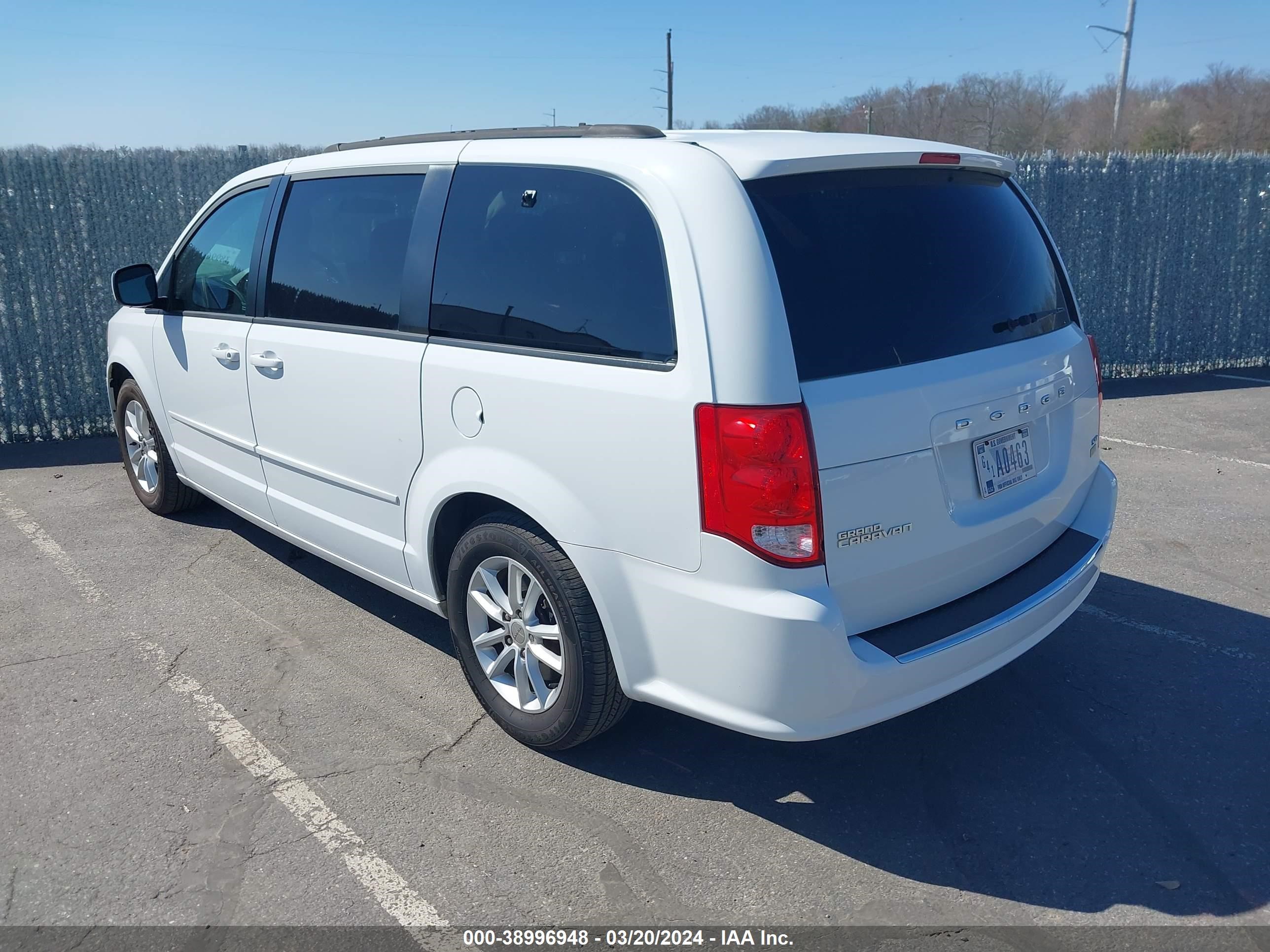 Photo 2 VIN: 2C4RDGCG1GR122752 - DODGE CARAVAN 